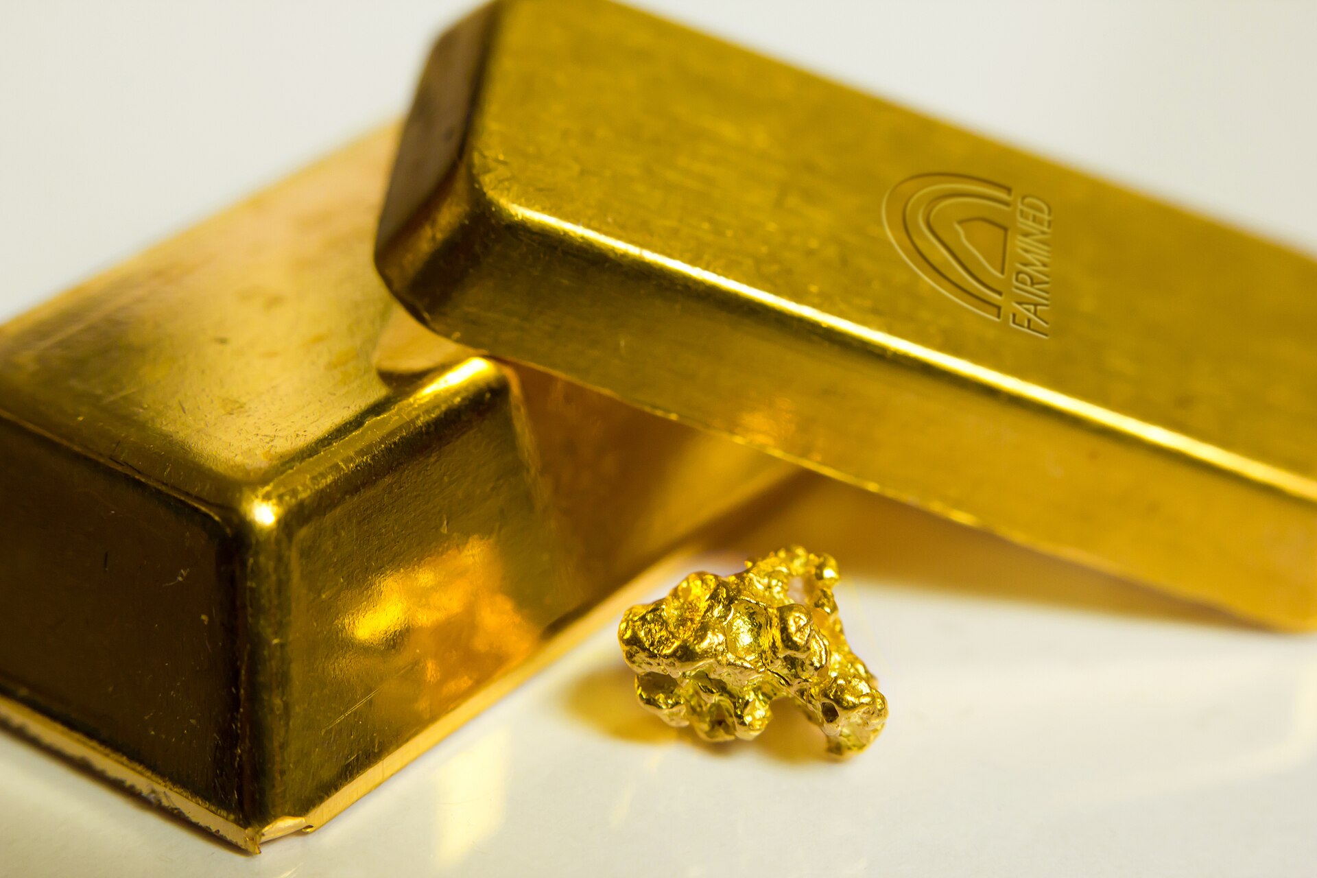 Gold bullion and nugget; Mineros posted a record half