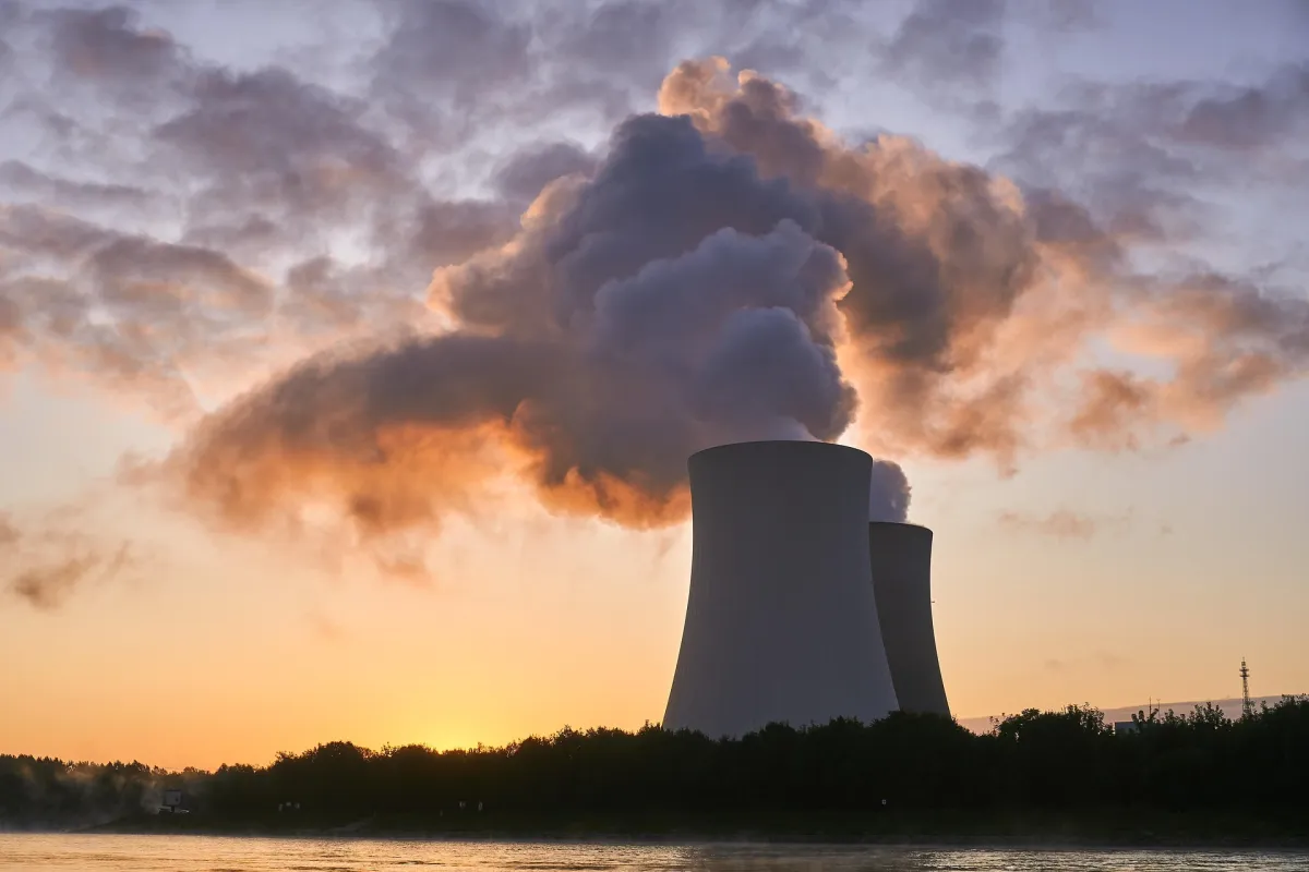 nuclear-power-plant-4535757_1920