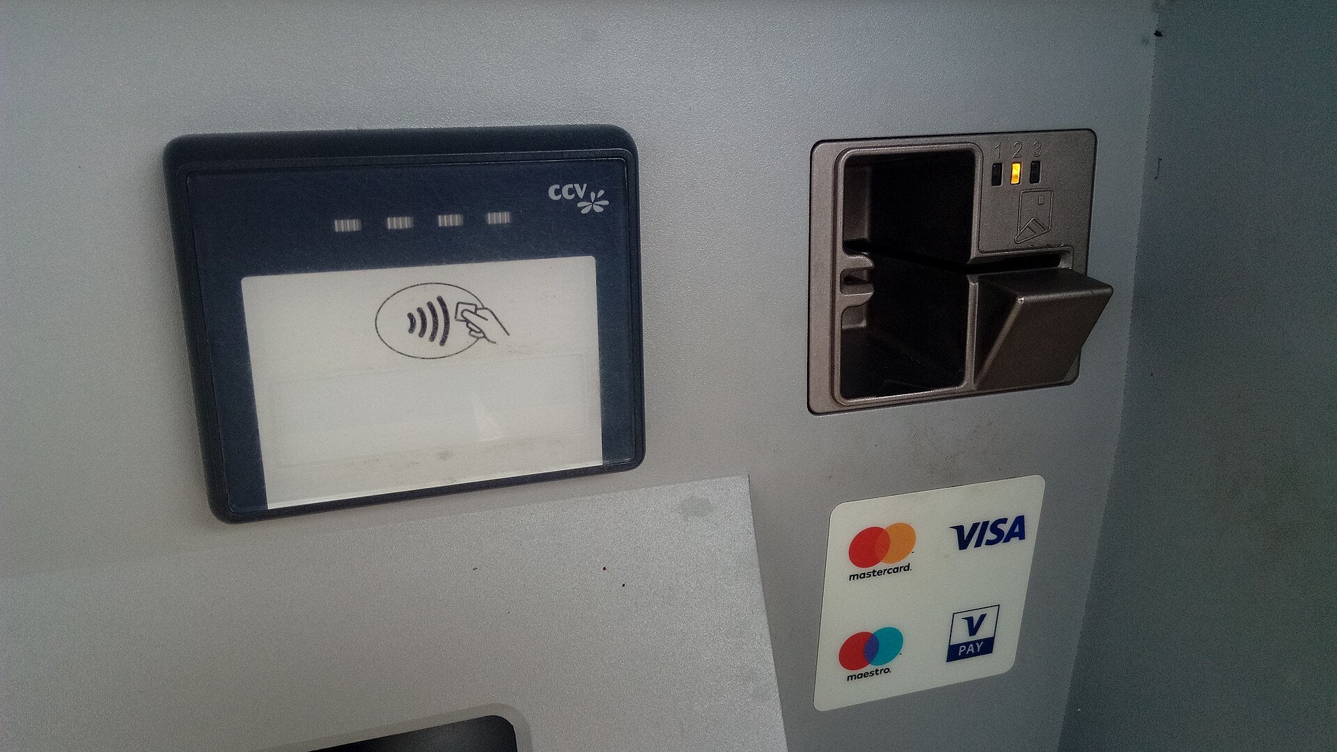 PayJustNow bad debts - contactless bank card payment terminal at a retail checkout