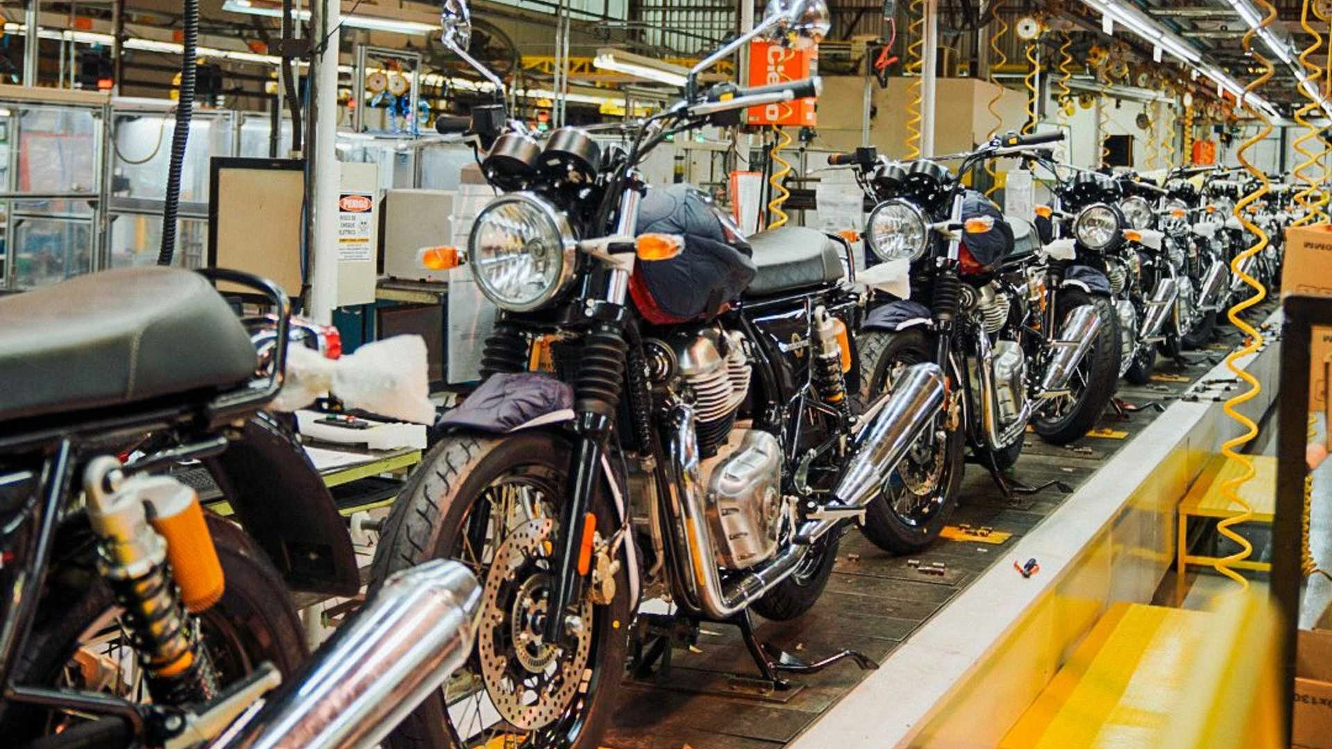 A vehicle assembly line inside a factory, illustrating the industrial activity behind Brazil's record motorcycle production.