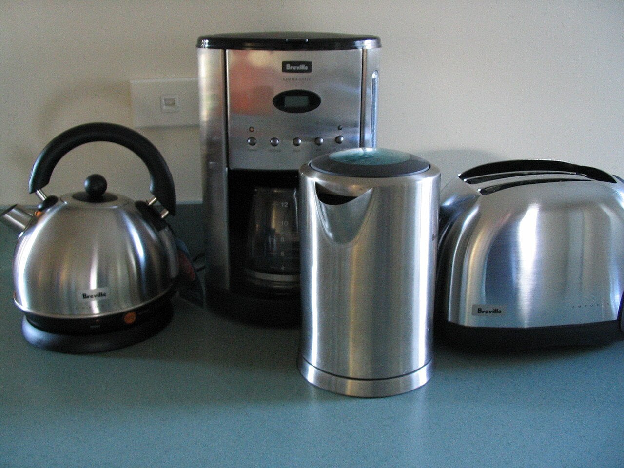 Home appliances of the kind Peabody Argentina makes.