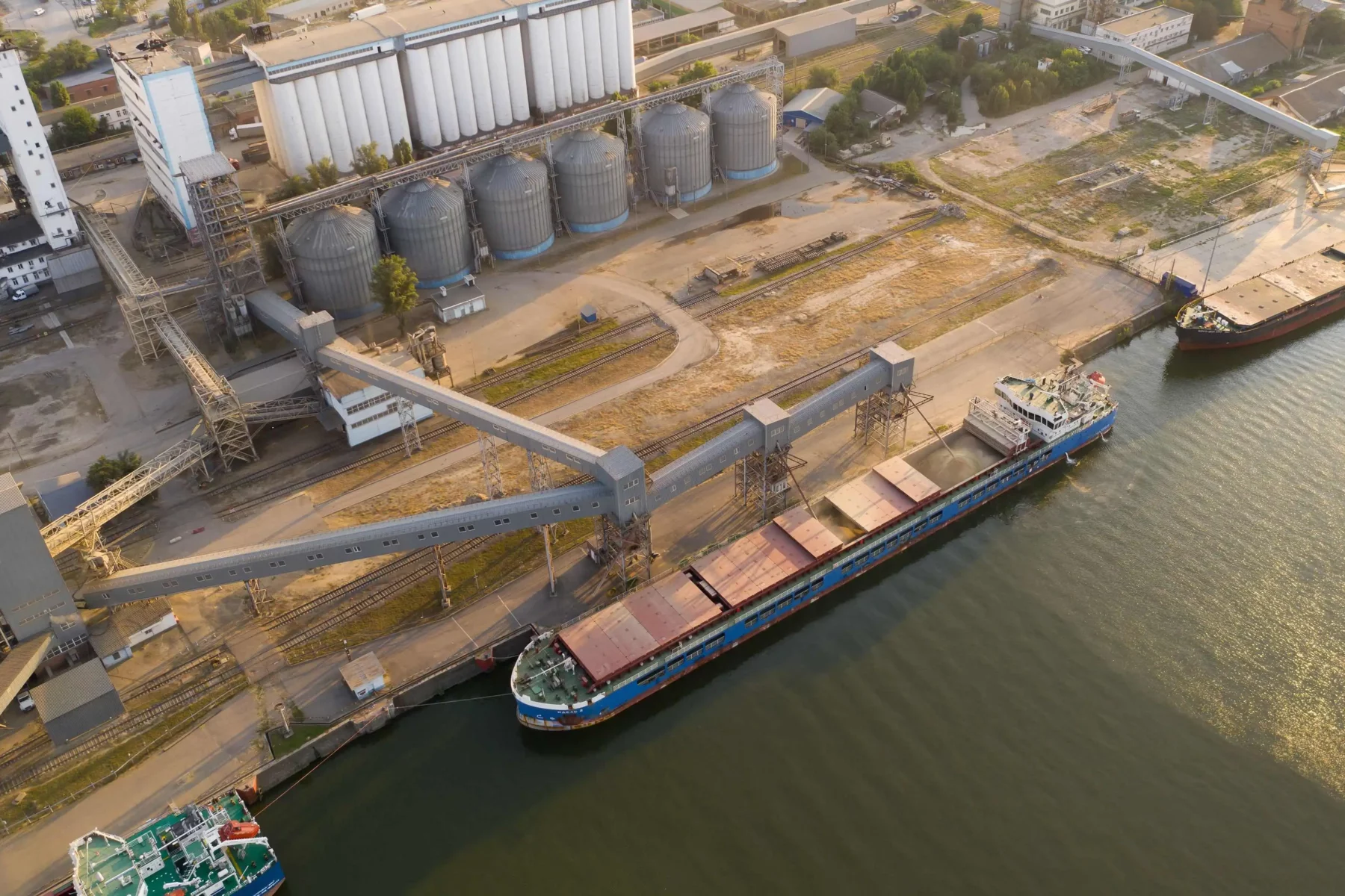 A grain terminal loading a ship, the trade behind Morocco wheat imports