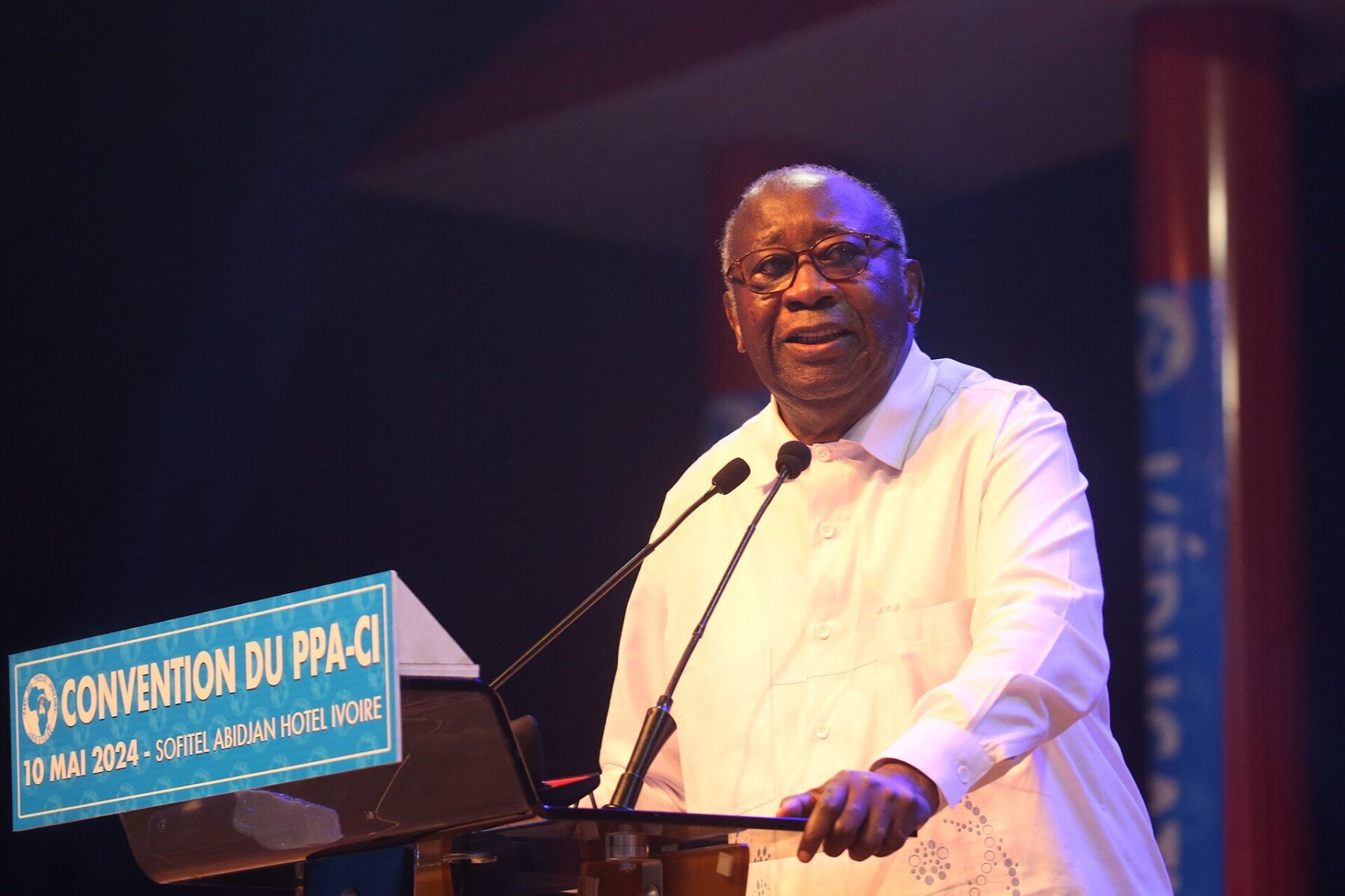 Laurent Gbagbo delegates powers within the PPA-CI at an Abidjan party convention