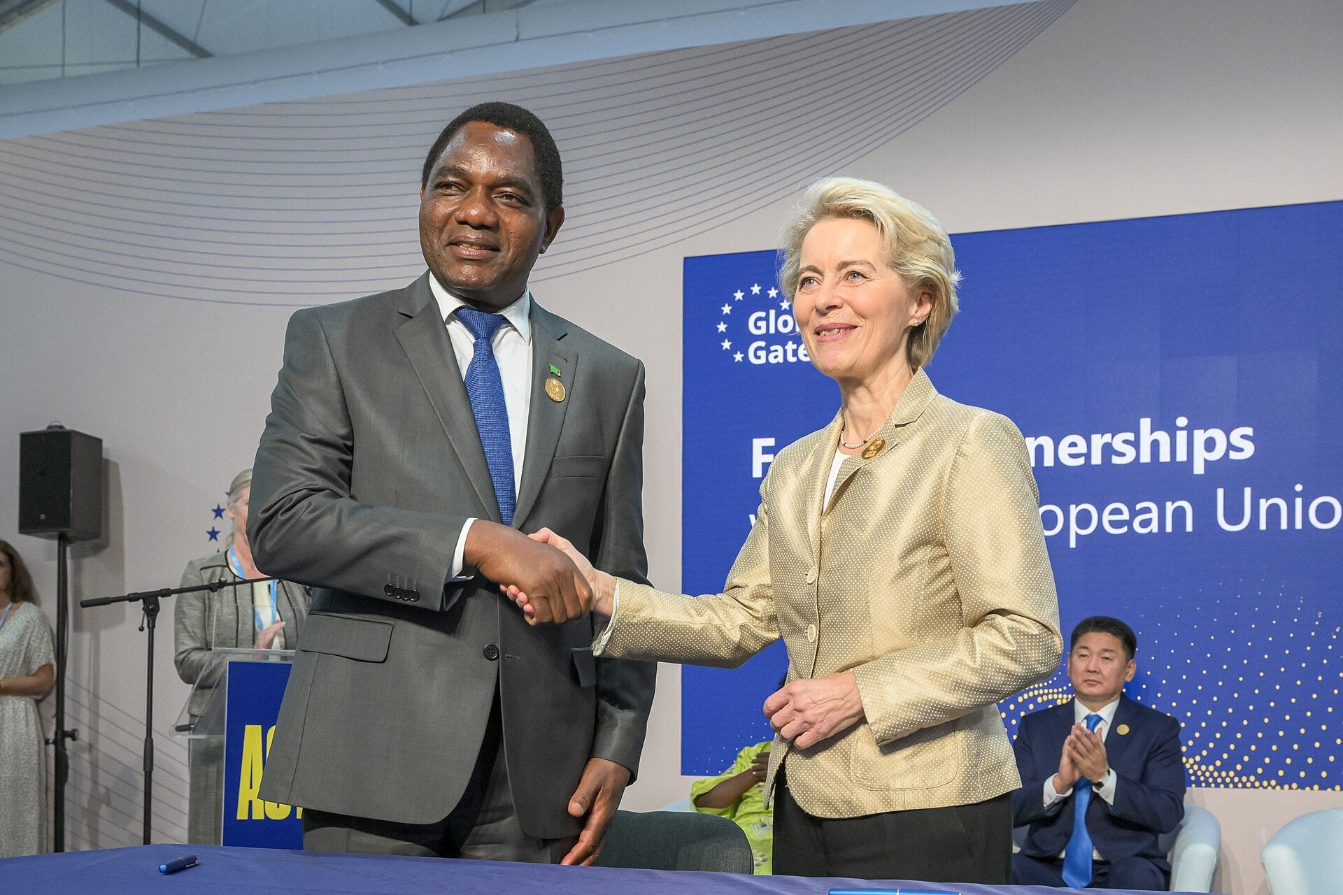 Zambia suspends vote count - incumbent President Hakainde Hichilema seeking a second term