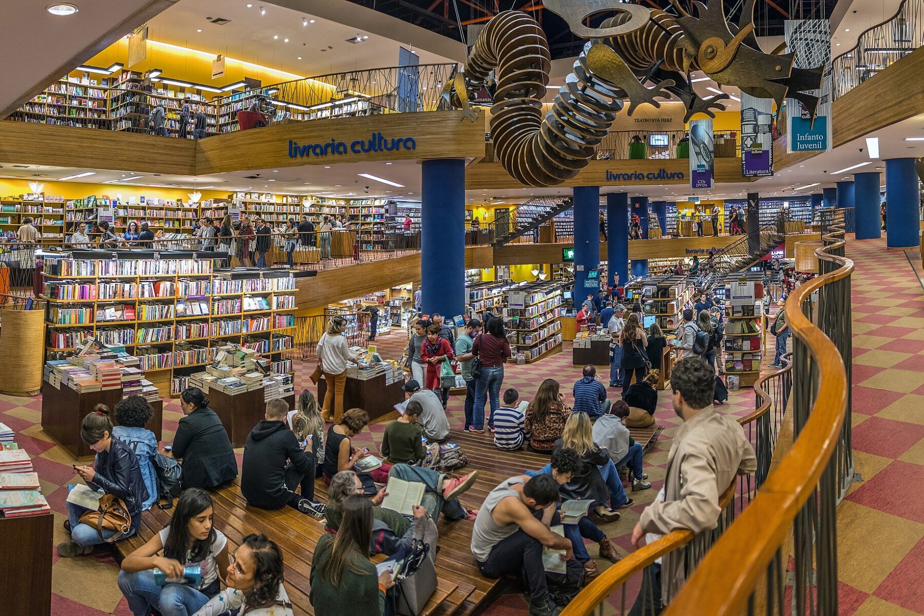 São Paulo this weekend - Avenida Paulista with the Livraria Cultura bookstore