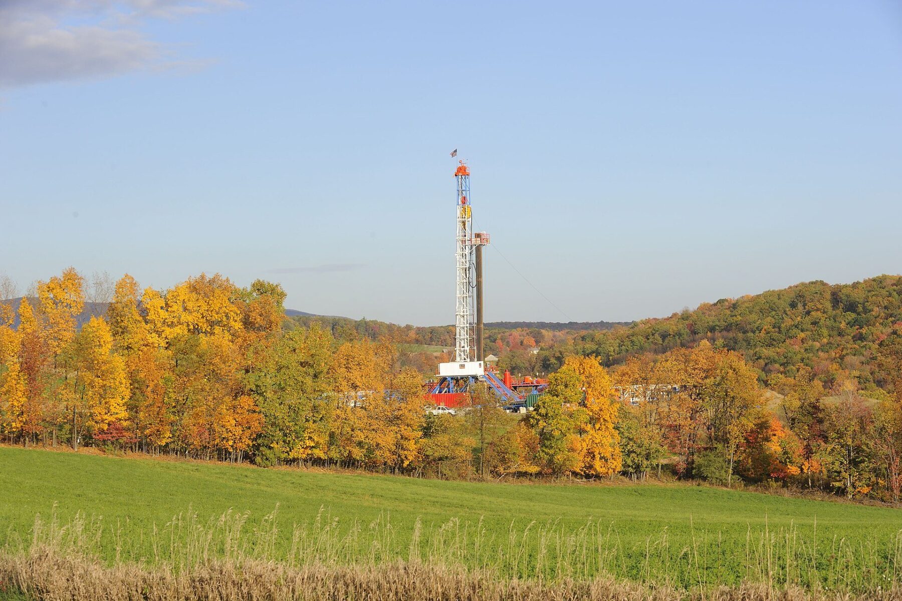 Continental Resources - horizontal drilling rig at a shale oil site