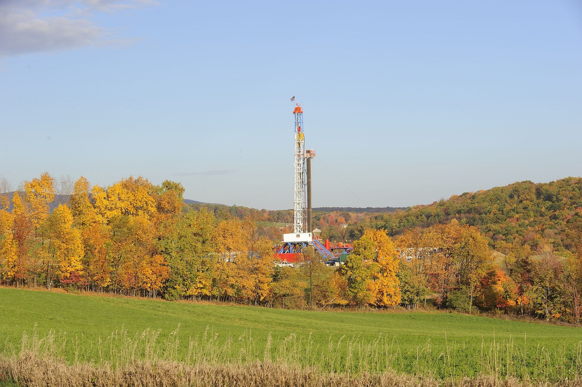 Continental Resources - horizontal drilling rig at a shale oil site