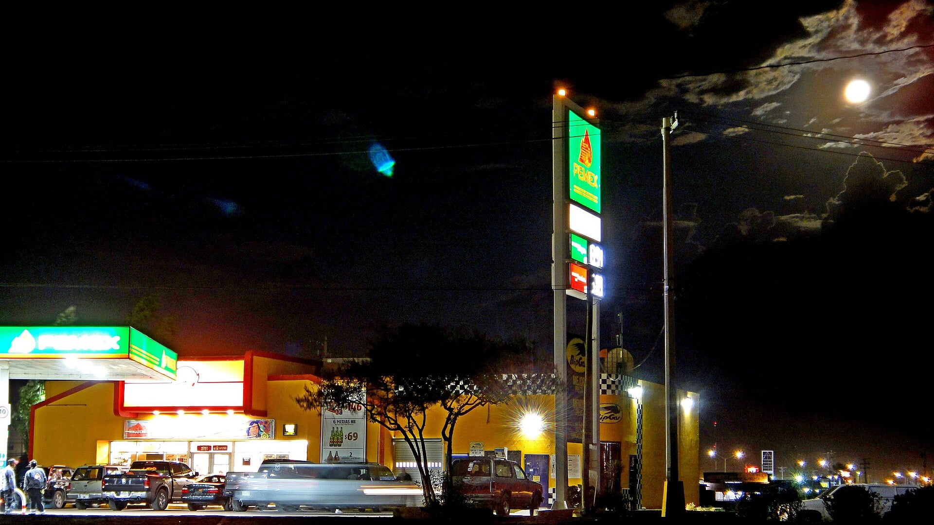 A Pemex station at night, where drivers feel the Mexico diesel subsidy at the pump