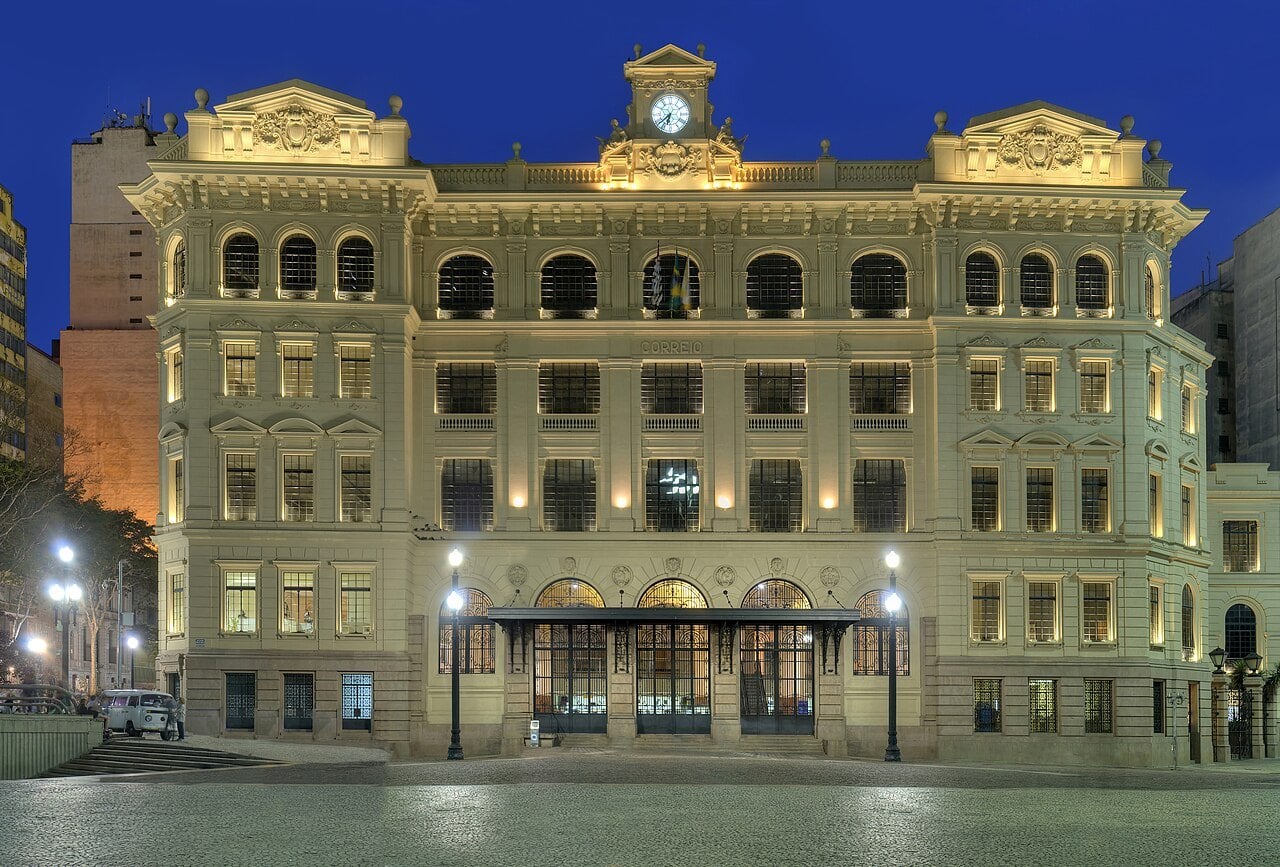 blusinhas tax - the Correios building in São Paulo