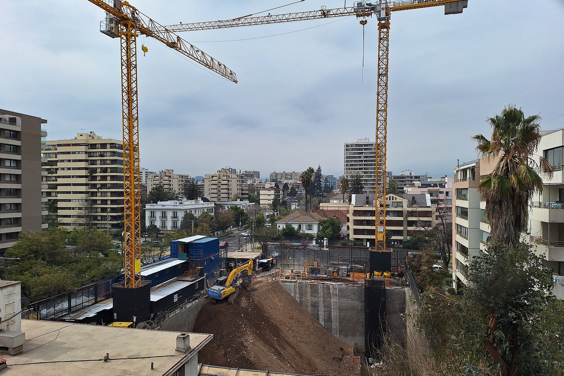Building under construction with two tower cranes in Santiago, illustrating SalfaCorp's engineering and construction work in Chile