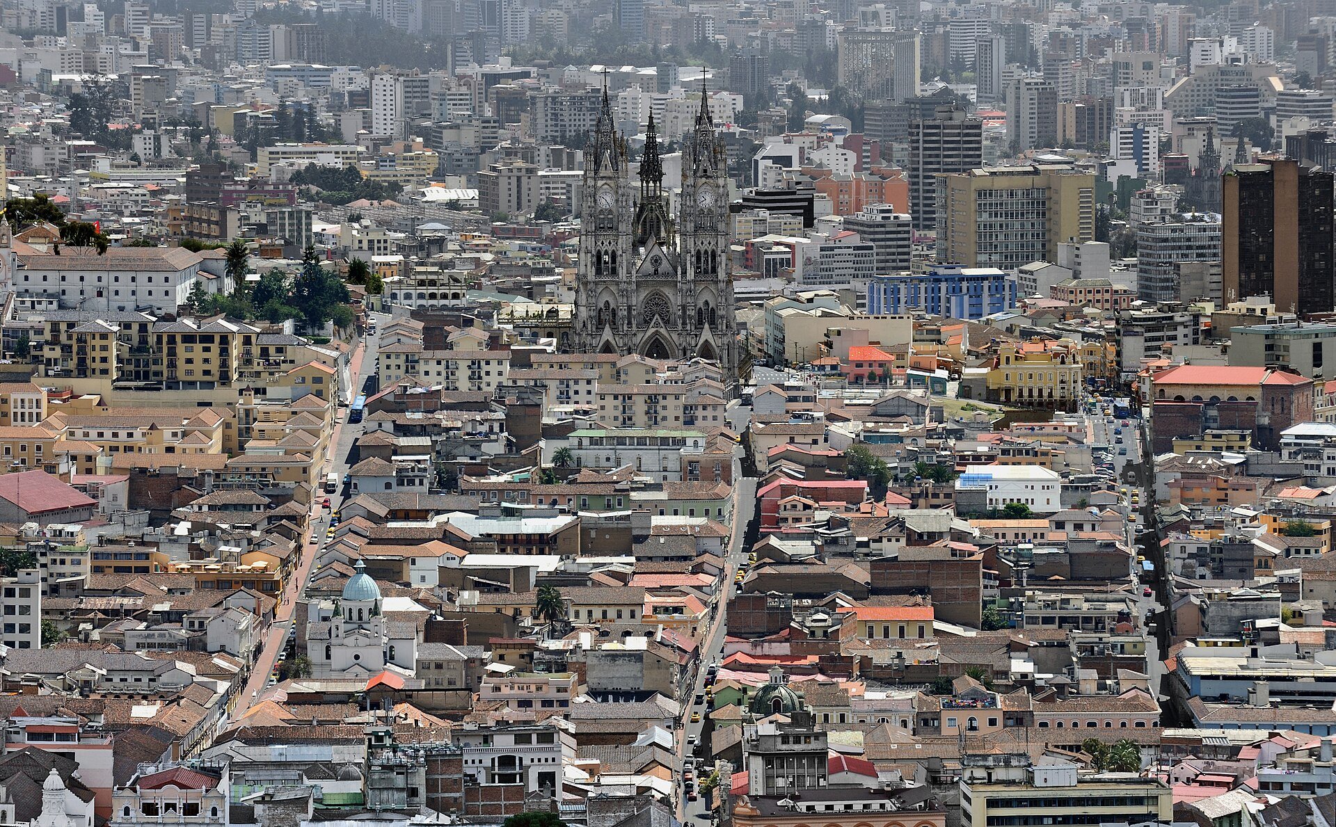 David Jarrín - the historic centre of Quito seen from El Panecillo