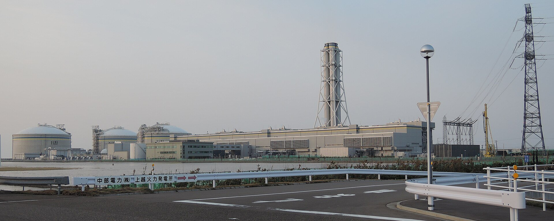 Eneva - natural-gas thermoelectric power station with LNG storage tanks