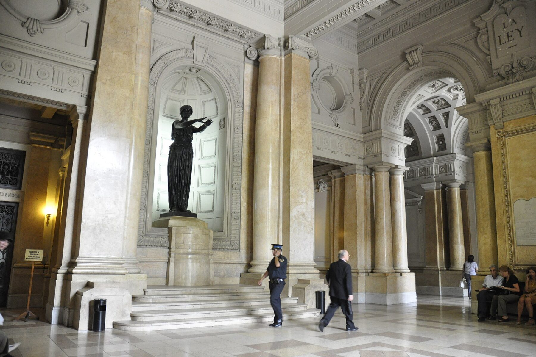 Farias Laguna - the Palacio de Tribunales courthouse in Buenos Aires