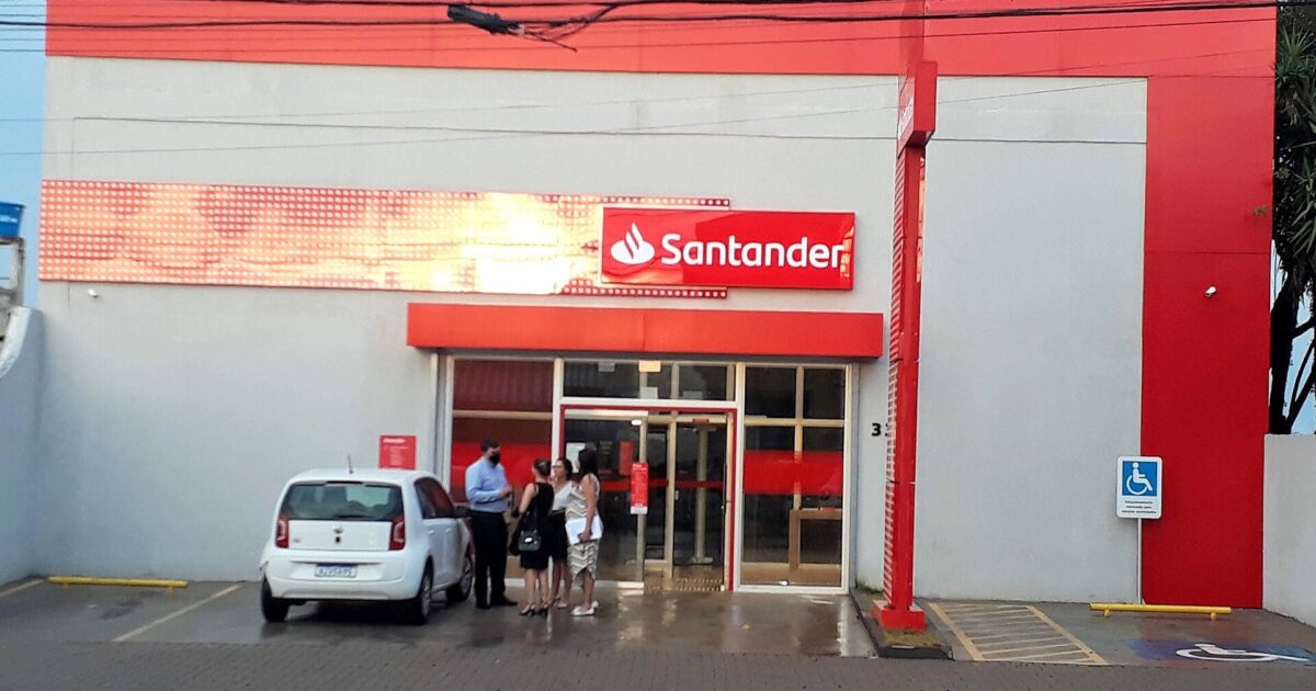 Brazil bank strike - a Santander branch in Telemaco Borba, Parana