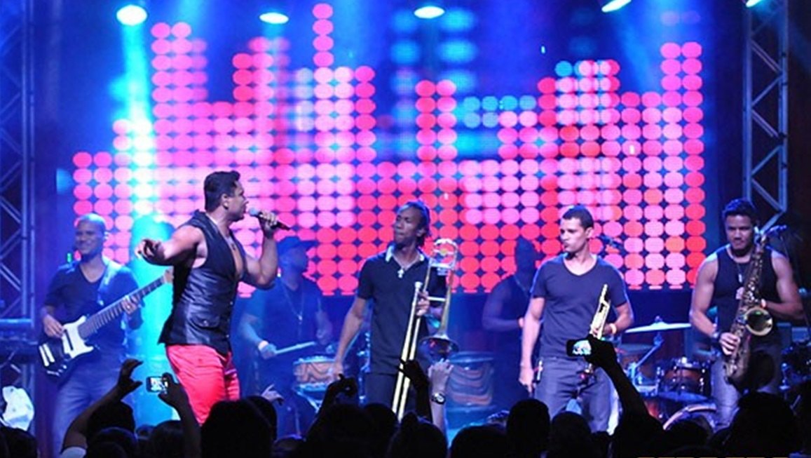 A Brazilian pagode band on stage, the genre behind the Gustavo Lins Rio shows