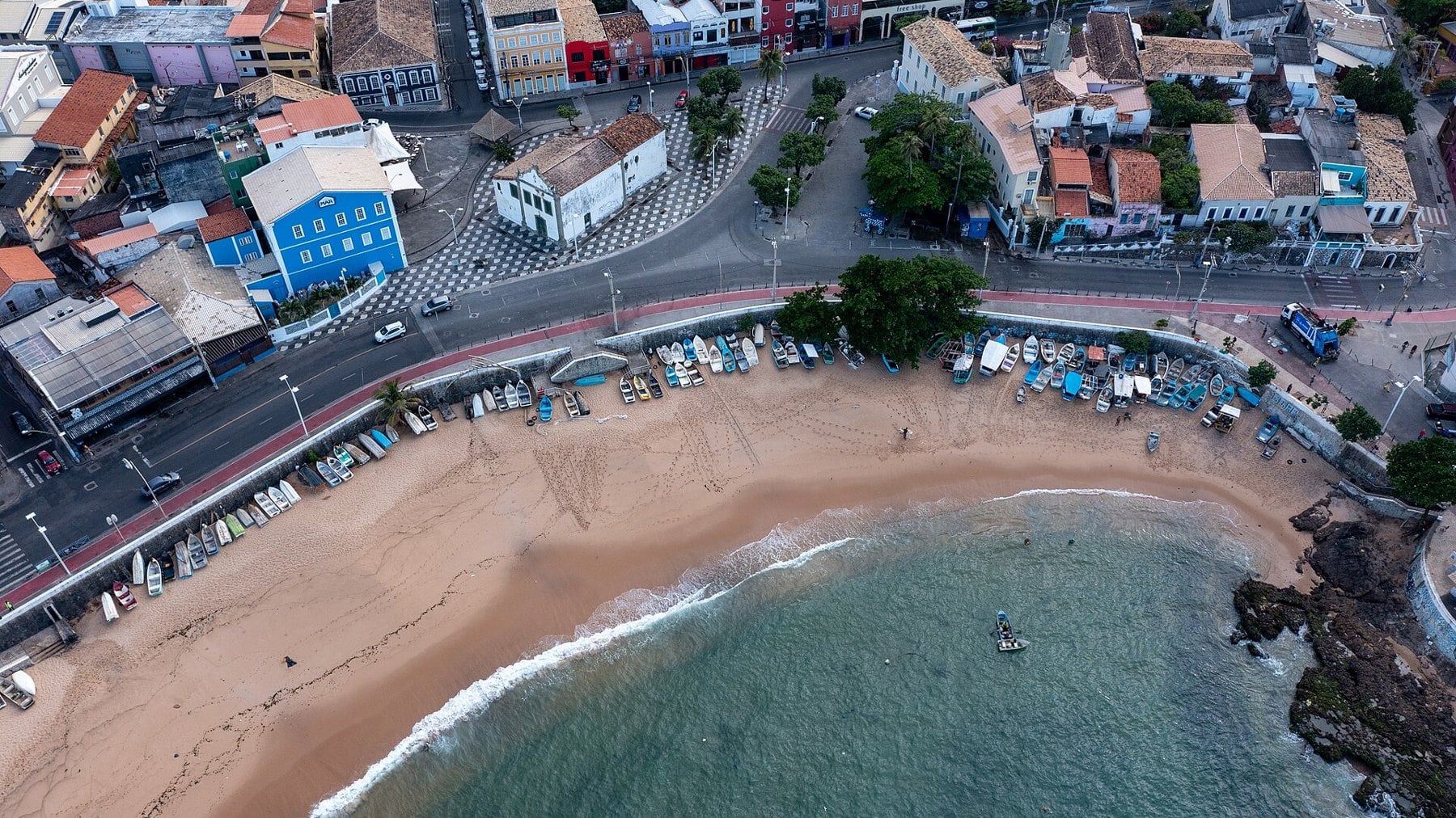 Rio Vermelho beach, the neighbourhood hosting the show by TarcioV in Salvador