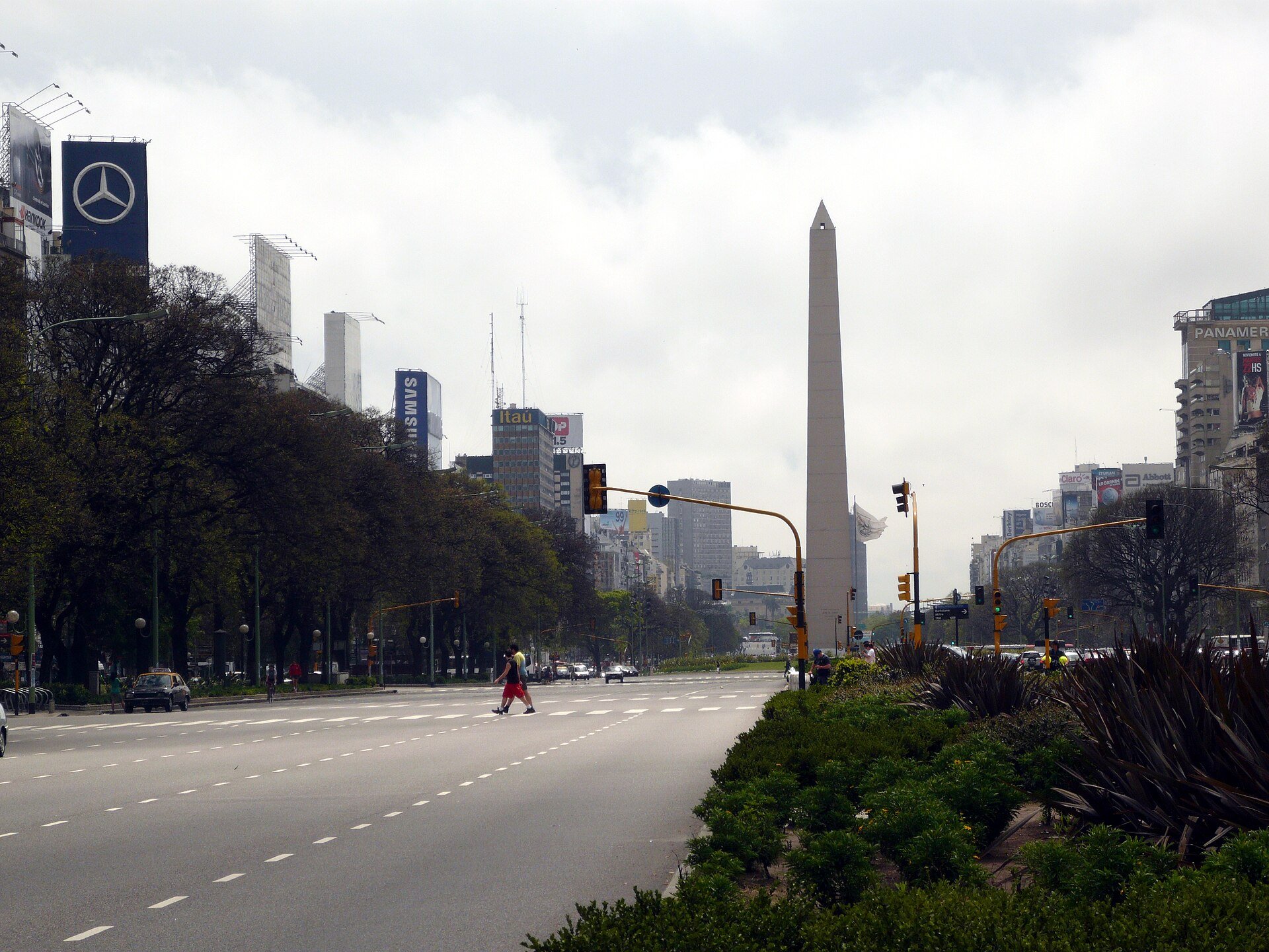 Buenos Aires digital wallets - Avenida 9 de Julio and the Obelisco
