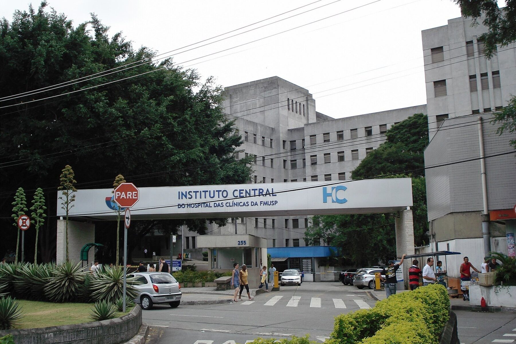 São Paulo radiotherapy - the entrance to Hospital das Clínicas