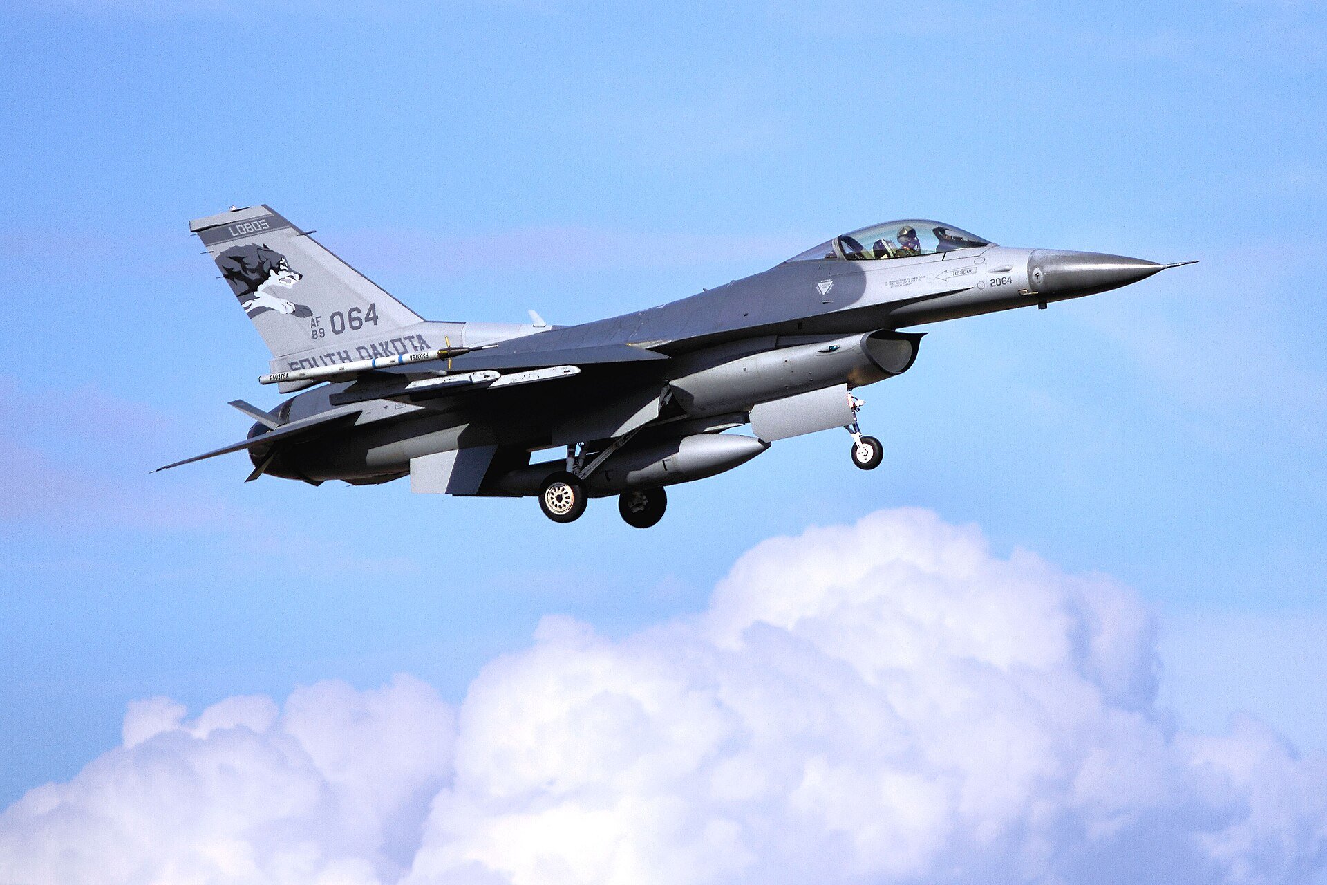 F-16 Fighting Falcon fighter jet in flight, illustrating Peru's planned F-16 Block 70 purchase.