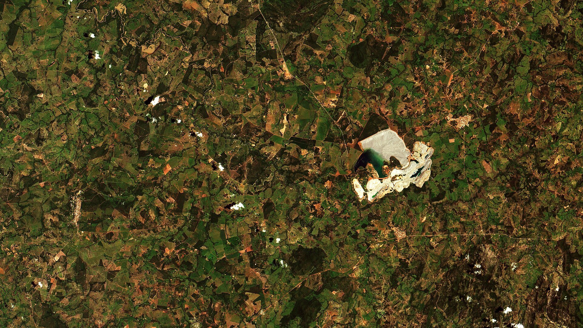 Vale copper context - an open-pit copper mine in Brazil seen from above