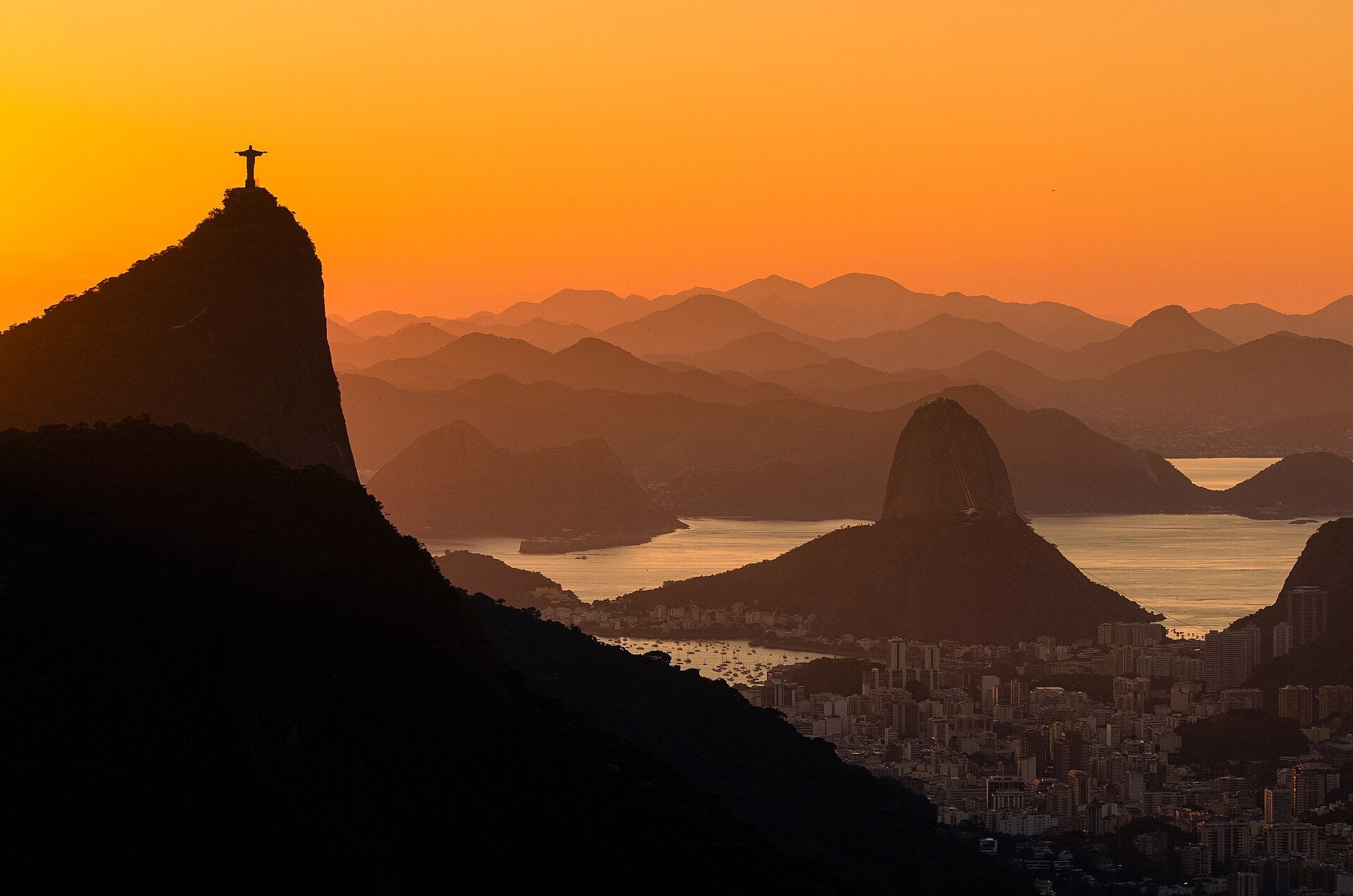 Carminho - Rio de Janeiro at sunset, with Sugarloaf and Guanabara Bay