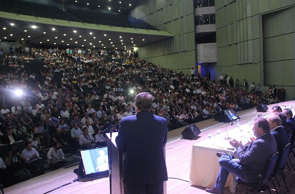 Inside the Teatro Guararapes, the hall booked for Simone in Recife