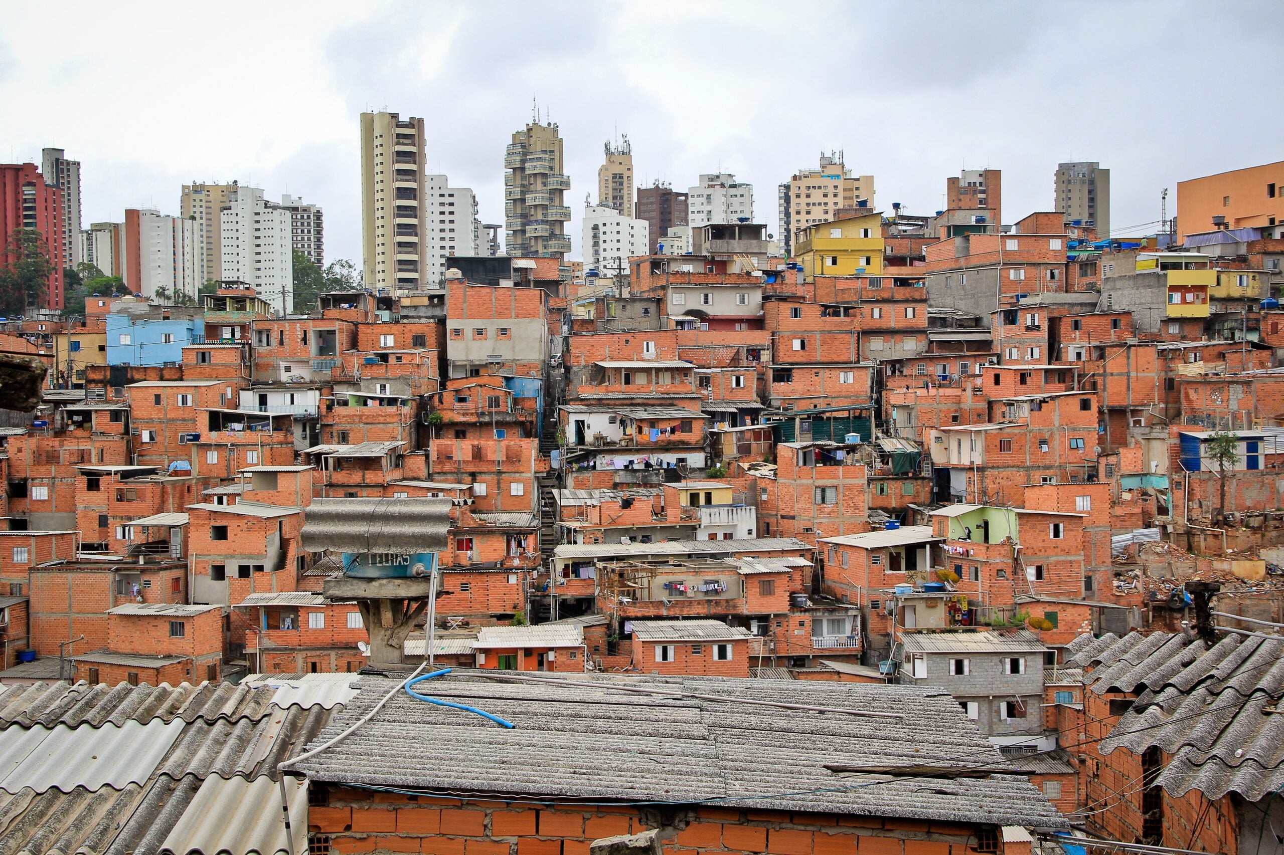 Brazil income inequality chart showing top 1% vs poorest 50%