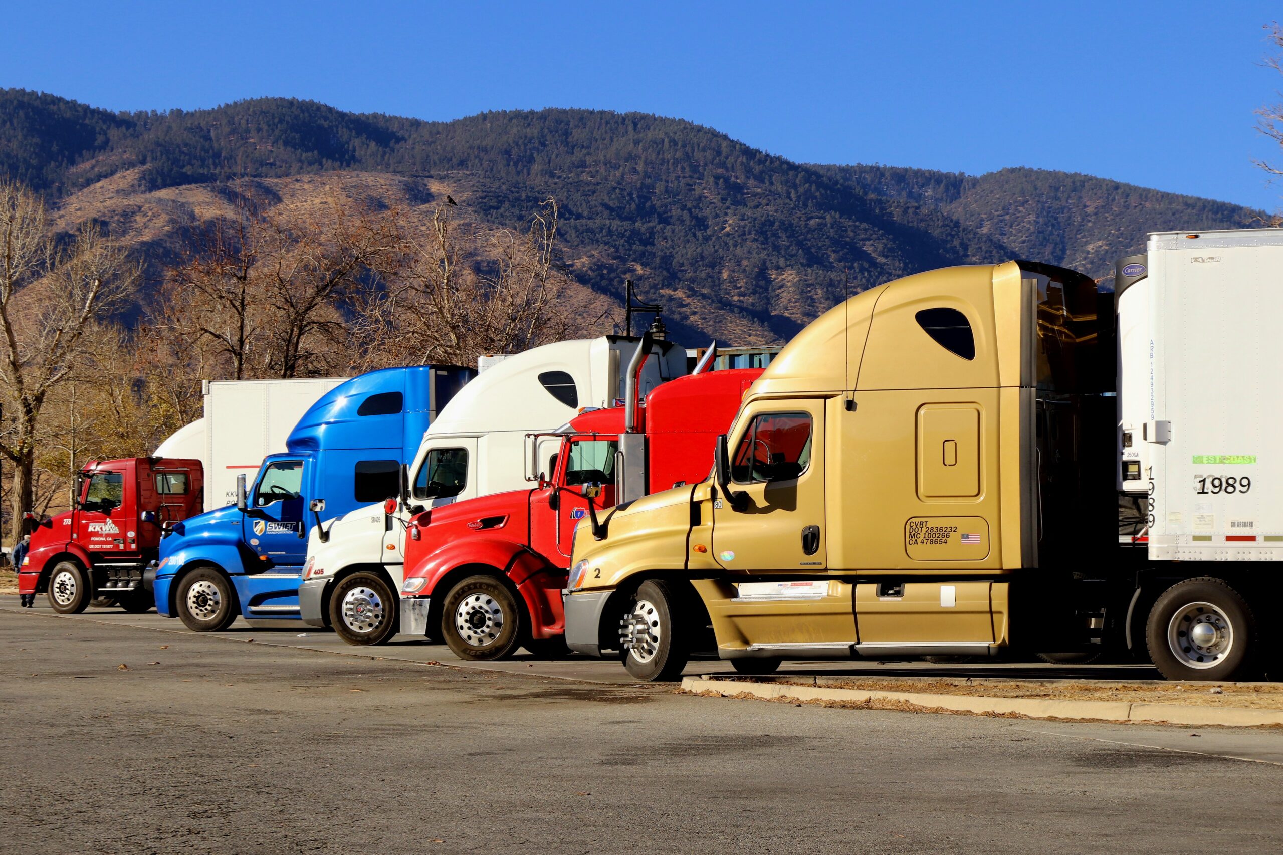 JSL logistics trucks in Brazil, illustrating the company's Q2 adjusted net income report.