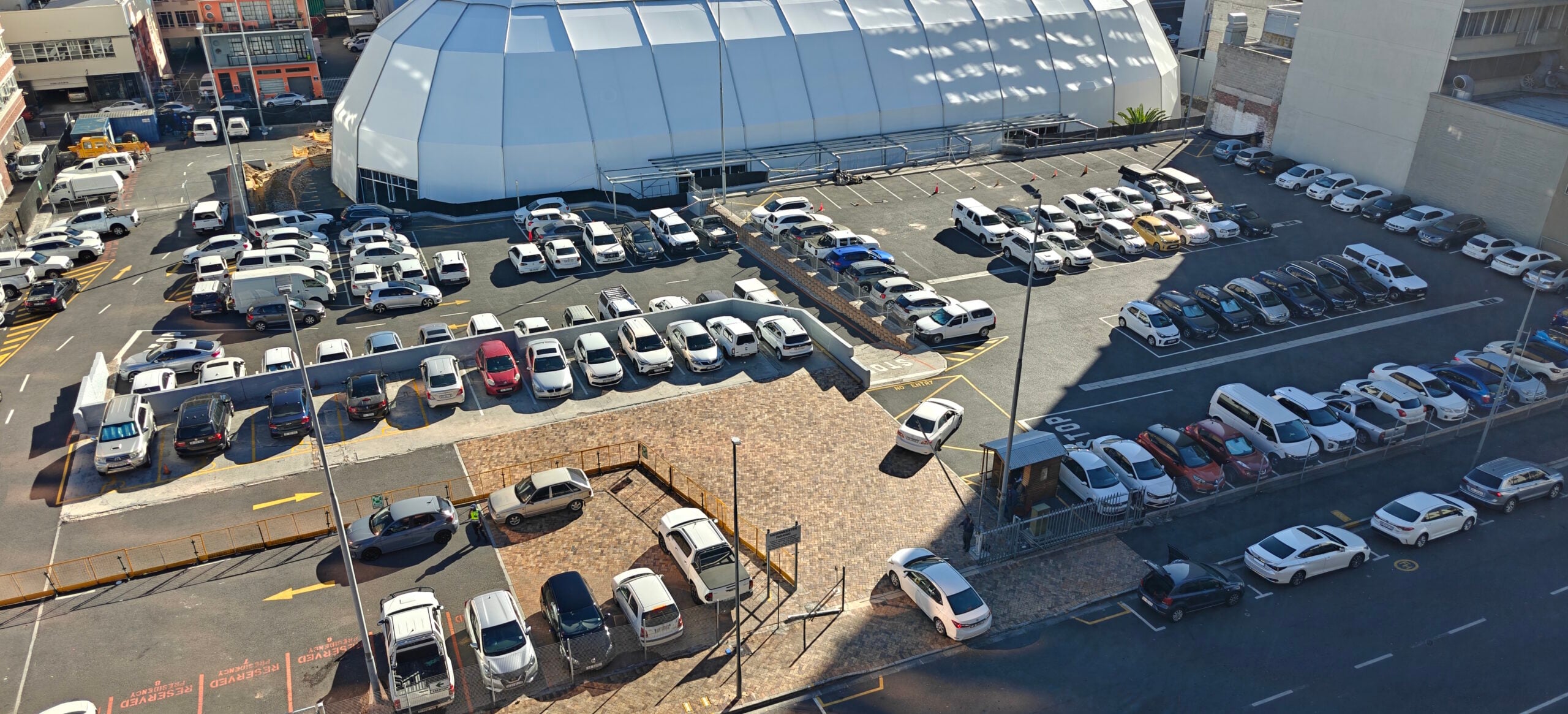 Localiza car rental fleet vehicles at a Brazilian location, illustrating Q2 net income performance