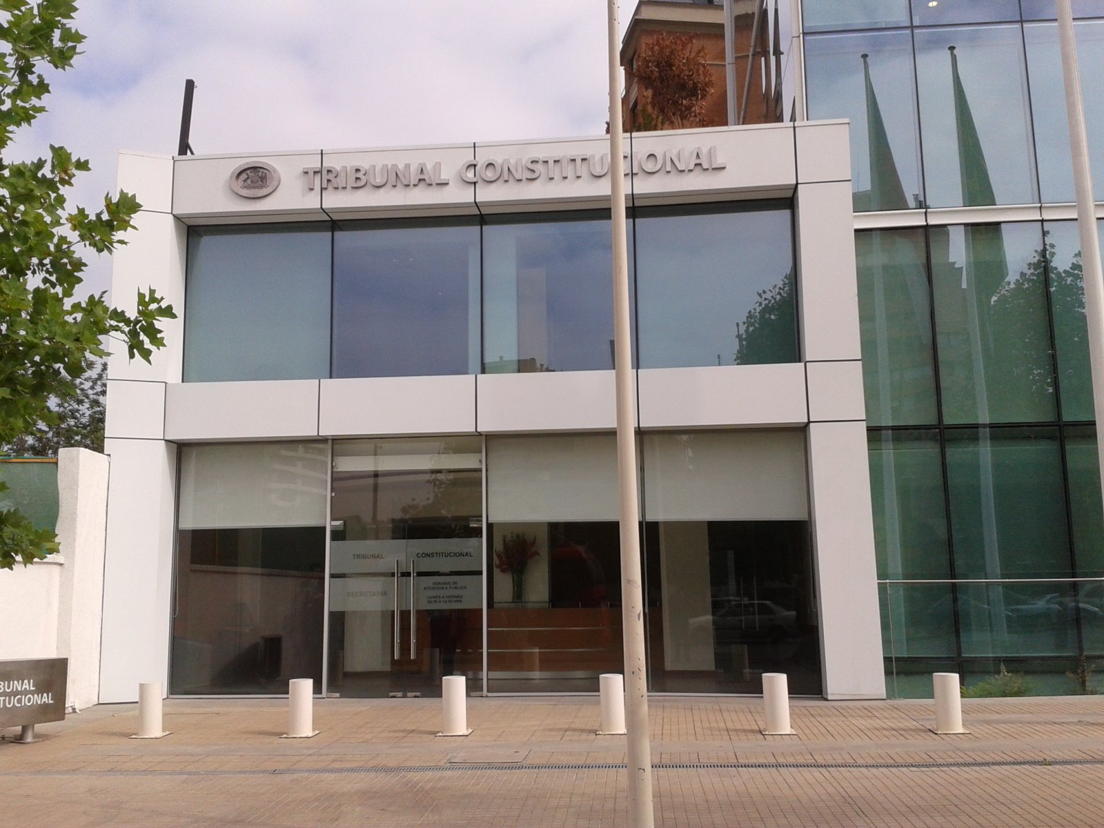 reconstruction law — a Chilean court building