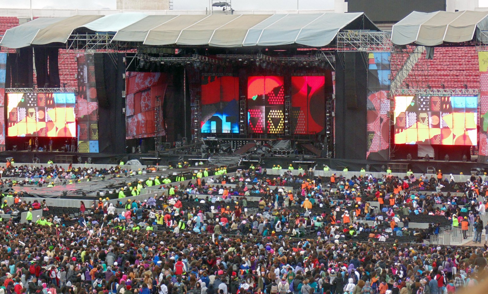 Crowd at a Santiago concerts 2026 event, Movistar Arena stage lights in the background