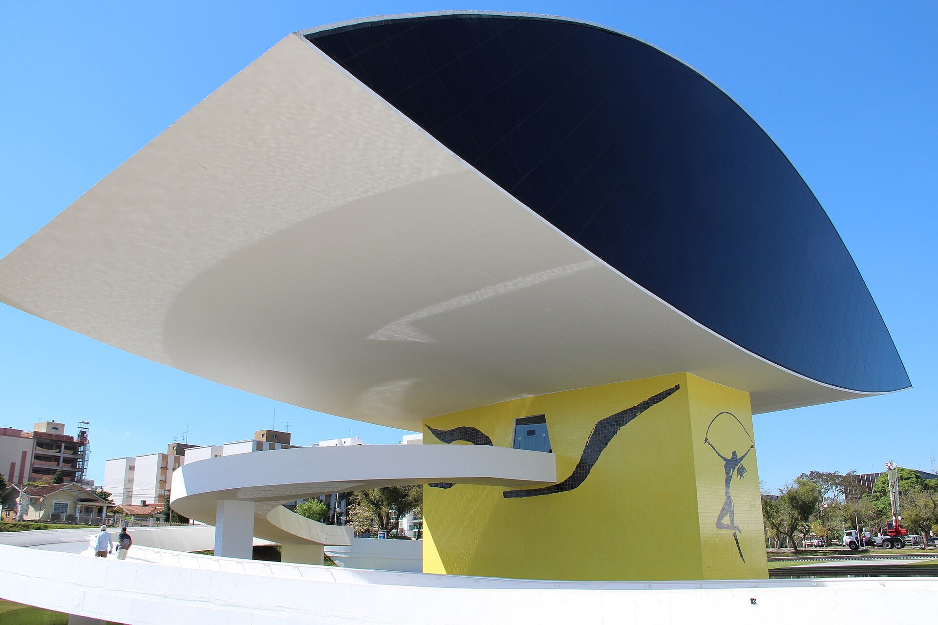 Free Literary Week in Curitiba unfolds at the Museu Oscar Niemeyer
