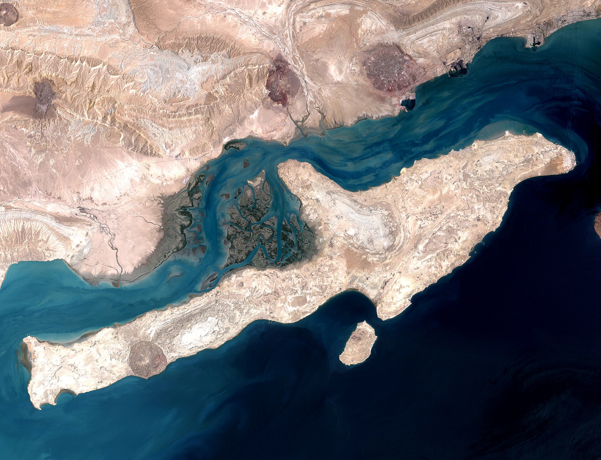 Strait of Hormuz &mdash; satellite view of Qeshm Island, Iran, near Larak Island