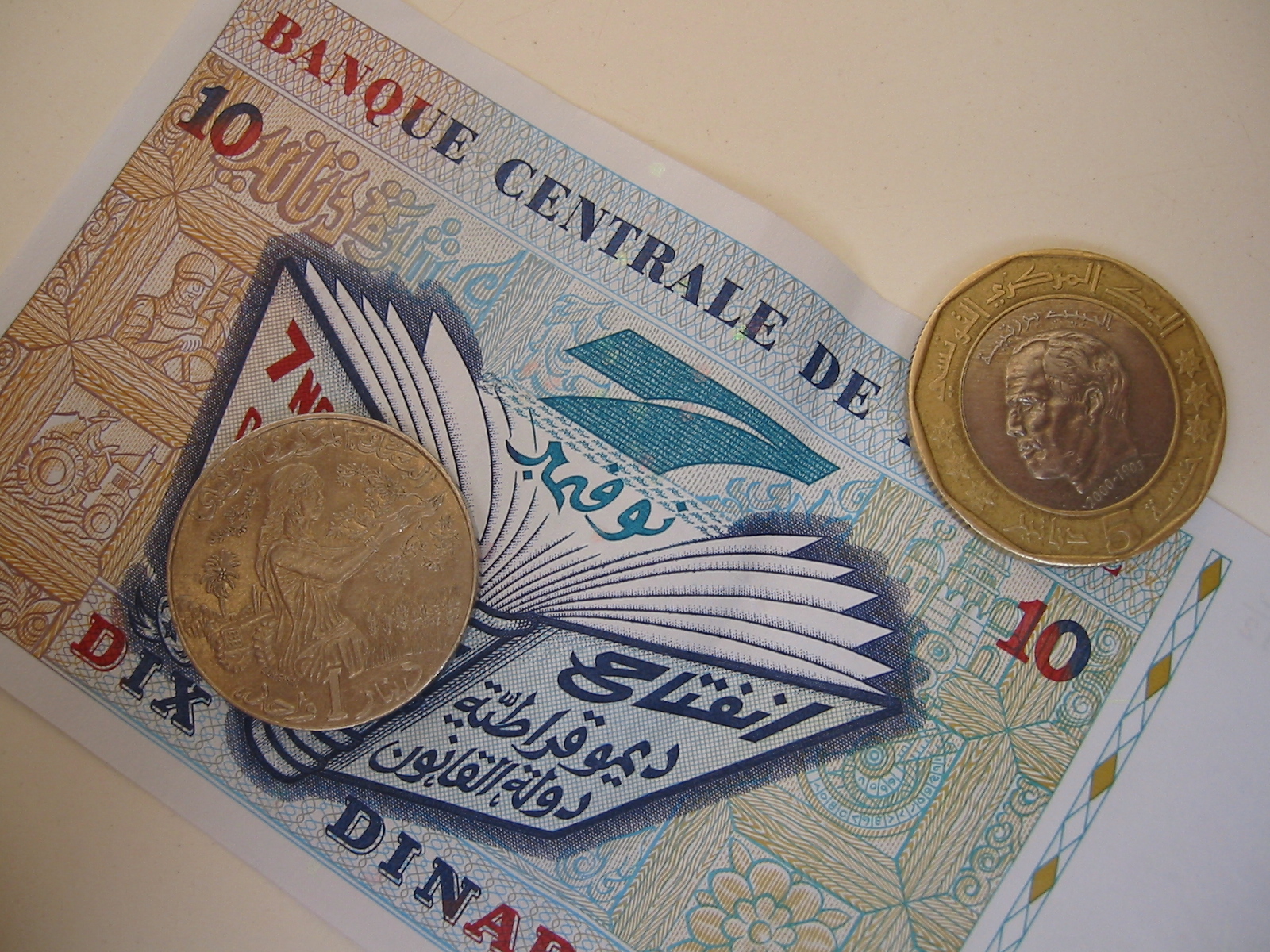 Tunisian dinar notes and coins, as Tunisia cash in circulation passes 30 billion dinars