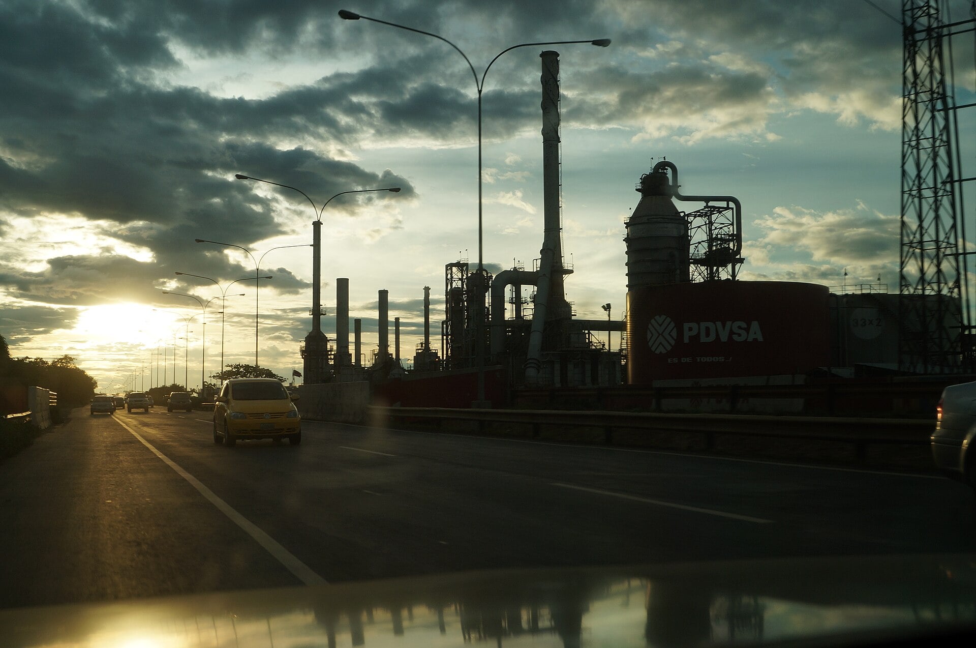 Analysts Split on Venezuela 2026 Growth Outlook as Data Points Diverge