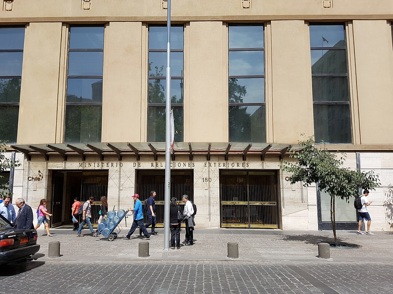 The entrance of Chile’s Foreign Ministry on calle Teatinos in Santiago