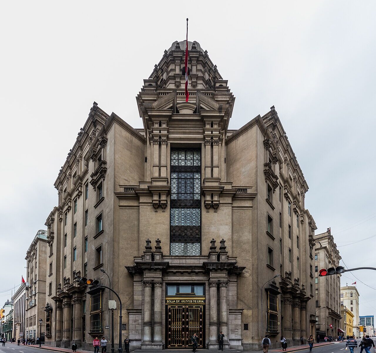 Bolsa de Valores, Lima, Perú, 2015-07-28, DD 101.JPG — Diego Delso (CC BY-SA 4.0), via Wikimedia Commons