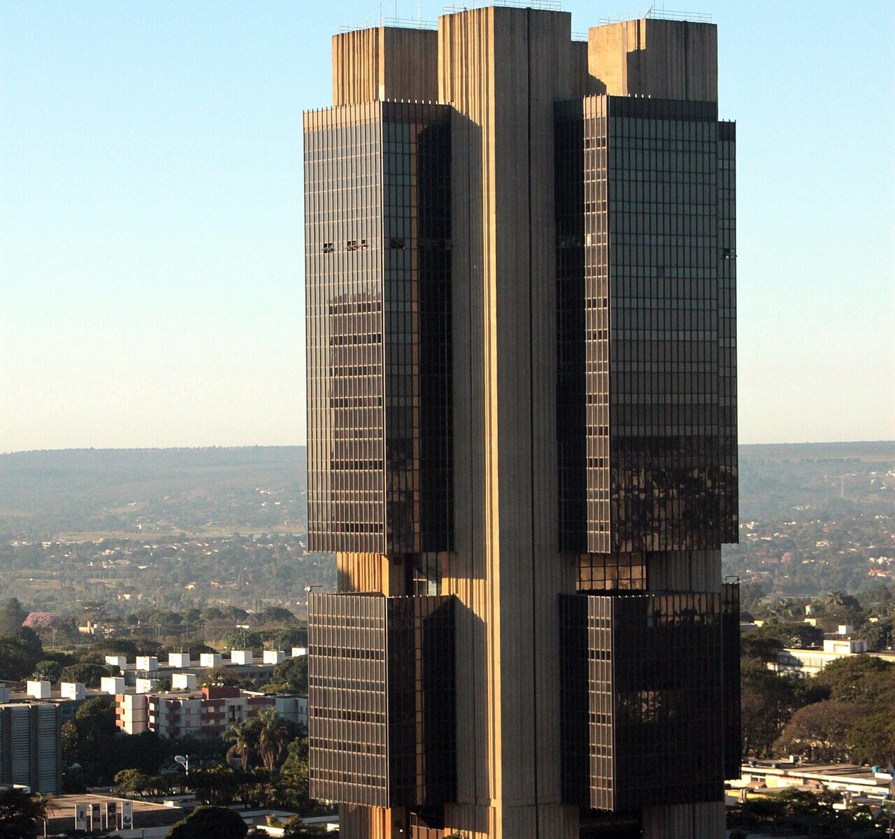 Edifício "Sede" do Banco Central do Brasil em Brasília.jpg — Banco Central do Brasil (CC BY 2.0), via Wikimedia Commons