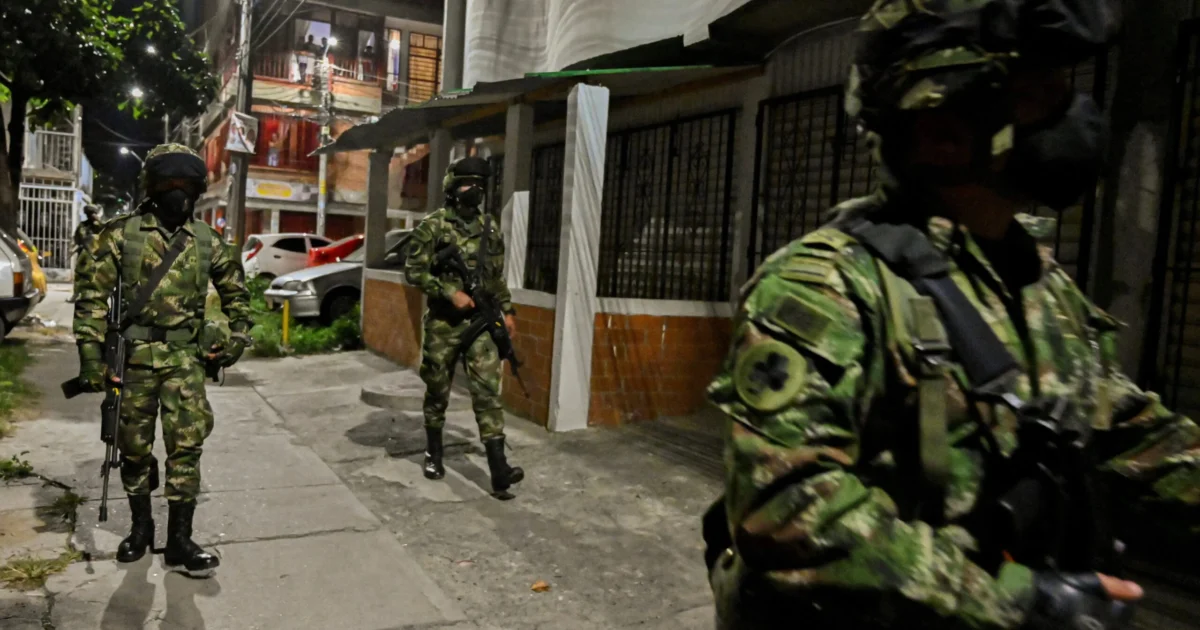 Colombian-soldiers-scaled