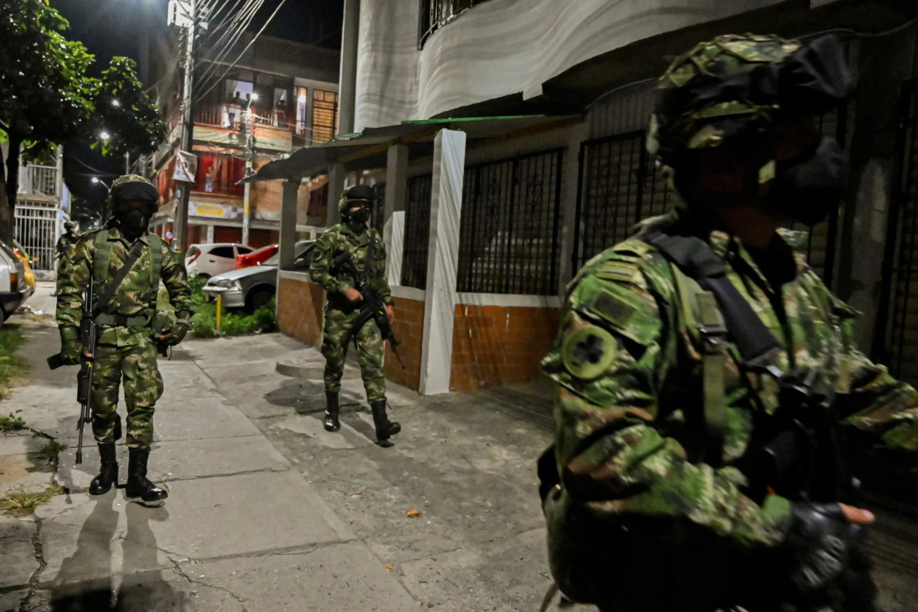 Colombian-soldiers-scaled