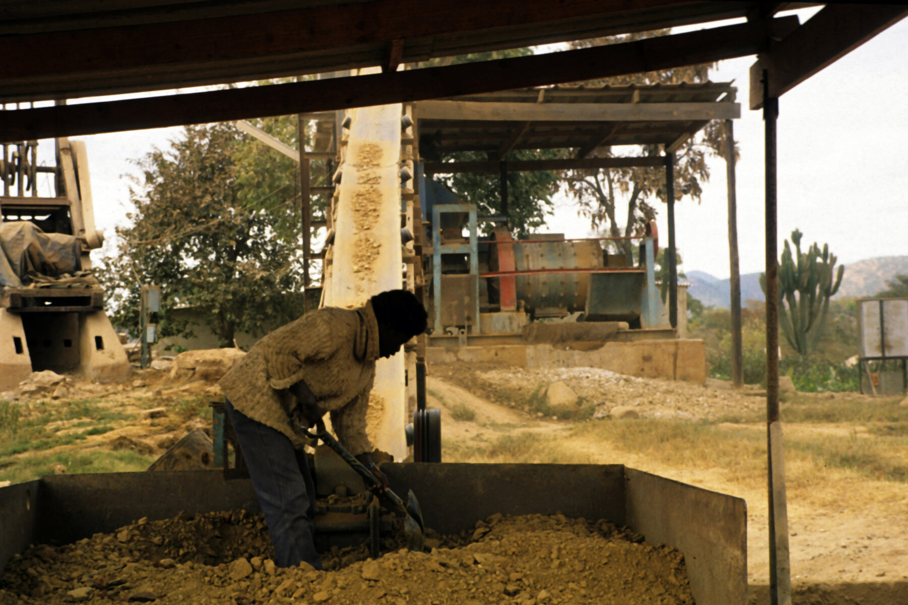 A stamp mill crushing ore at a small-scale mine in Zimbabwe (Kevin Walsh, CC BY 2.0, via Wikimedia Commons)