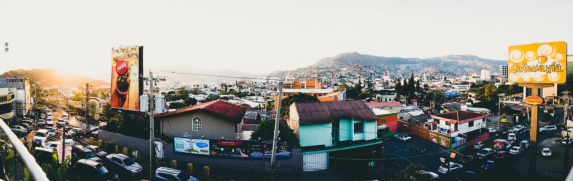 Panoramic view over Tegucigalpa, the Honduran capital, with hillside neighbourhoods behind the city