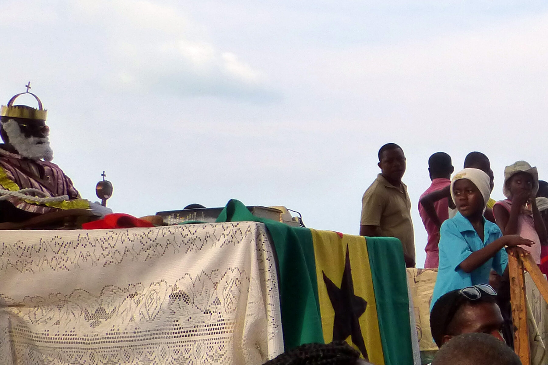 Tchiloli masked performance in Sao Tome (Ji-Elle, CC BY-SA 4.0, via Wikimedia Commons)