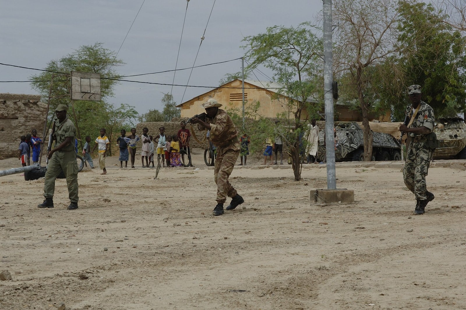 Malian army soldiers on a training drill