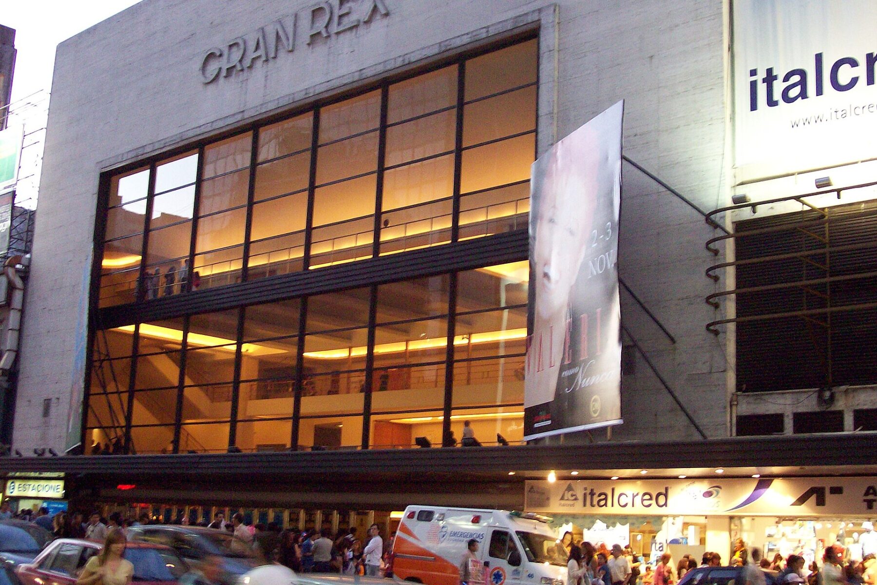 The Teatro Gran Rex on Avenida Corrientes in Buenos Aires, Argentina, where Alex Ubago performs on 7 November 2026