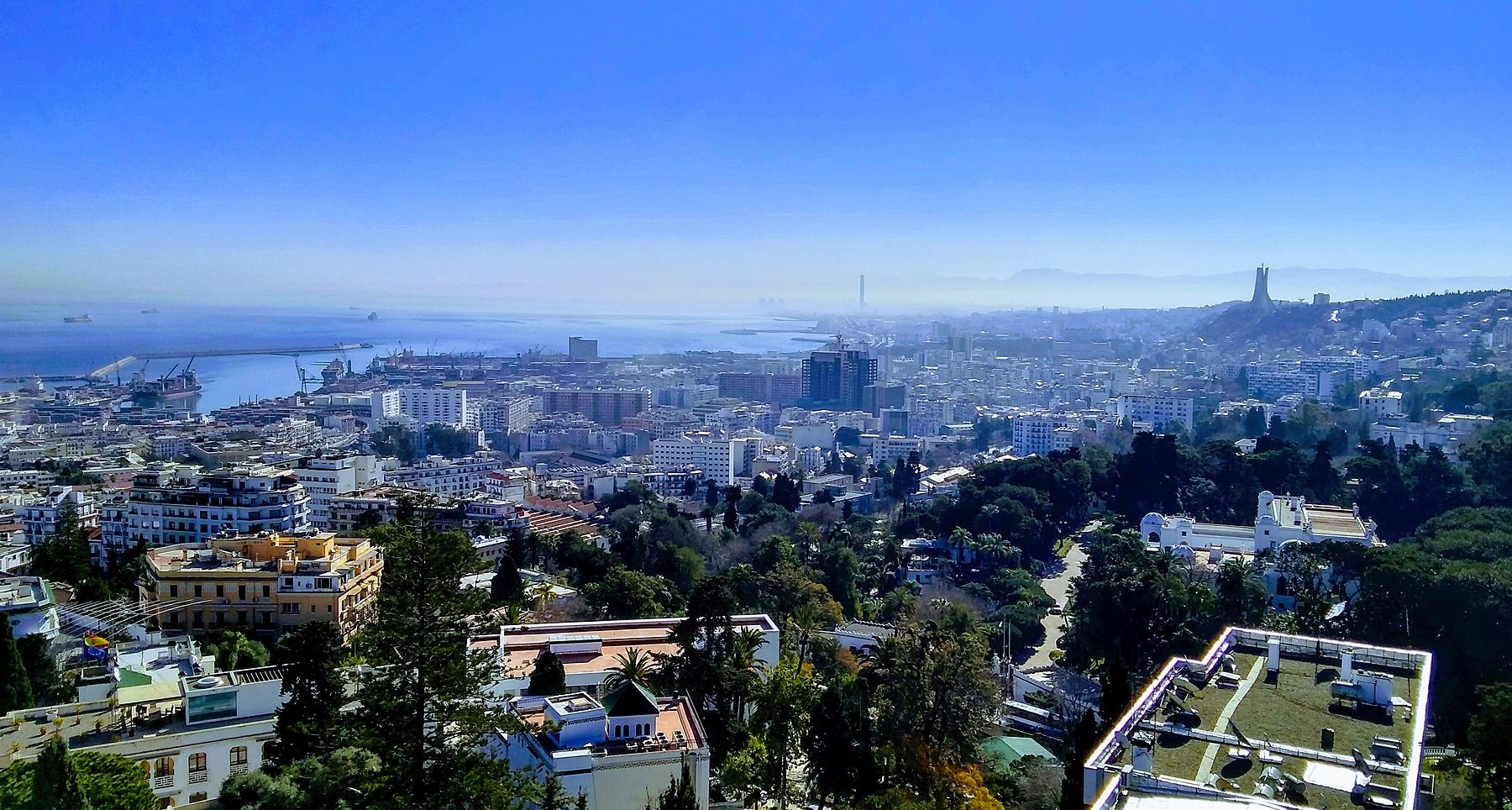 Algeria explained 2026 — Algiers and its bay, with the port and the Martyrs’ Memorial on the skyline