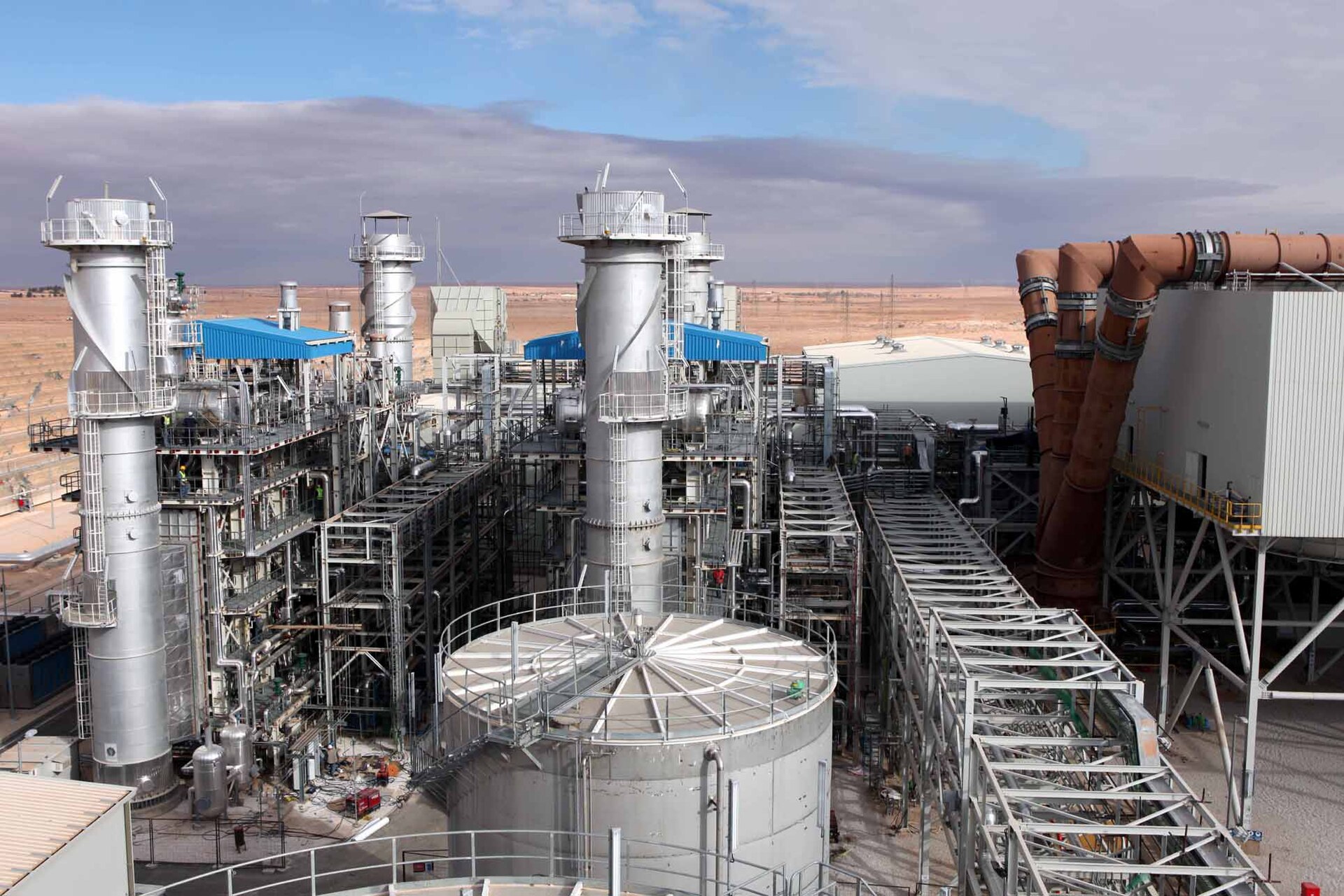 Algeria explained 2026 — the hybrid solar and gas power plant at Hassi R’Mel in Laghouat province