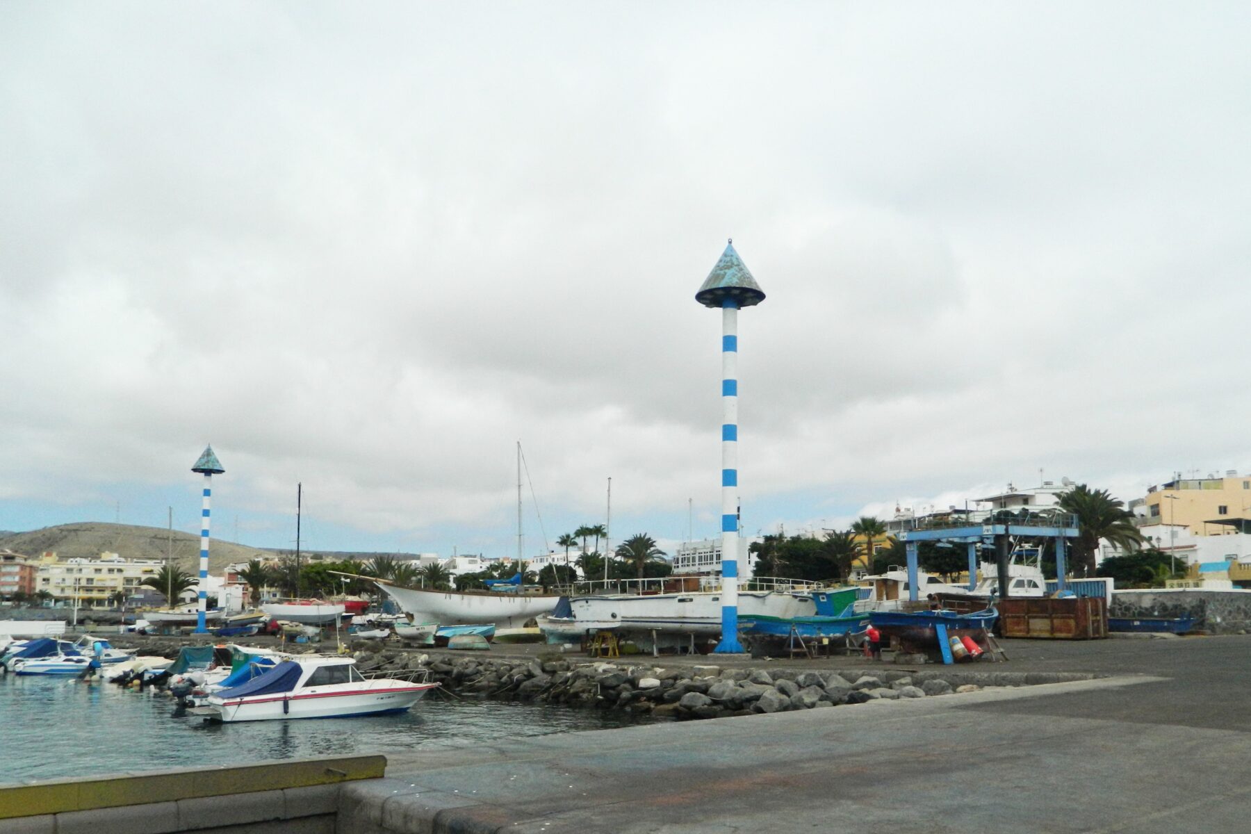 The port and town of Arguineguin on Gran Canaria, Canary Islands (hh oldman, CC BY 3.0, via Wikimedia Commons)