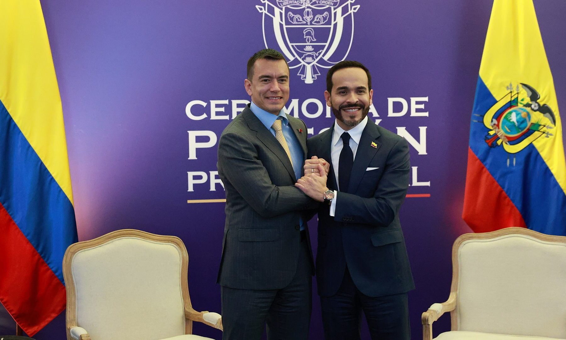Colombian President Abelardo De la Espriella (right) clasps hands with Ecuador's President Daniel Noboa in front of Colombian and Ecuadorian flags in Cali; Colombia IMF talks were ordered by De la Espriella