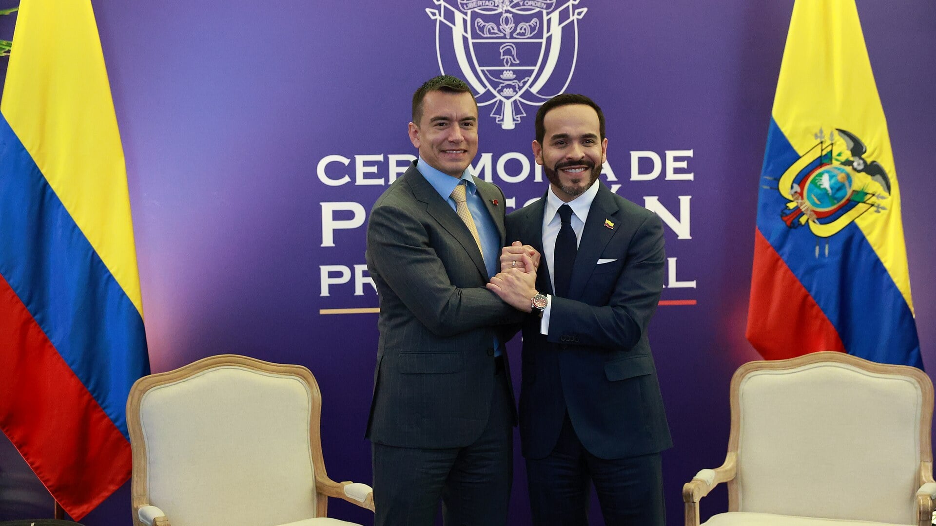 Colombian President Abelardo De la Espriella (right) clasps hands with Ecuador's President Daniel Noboa in front of Colombian and Ecuadorian flags in Cali; Colombia IMF talks were ordered by De la Espriella